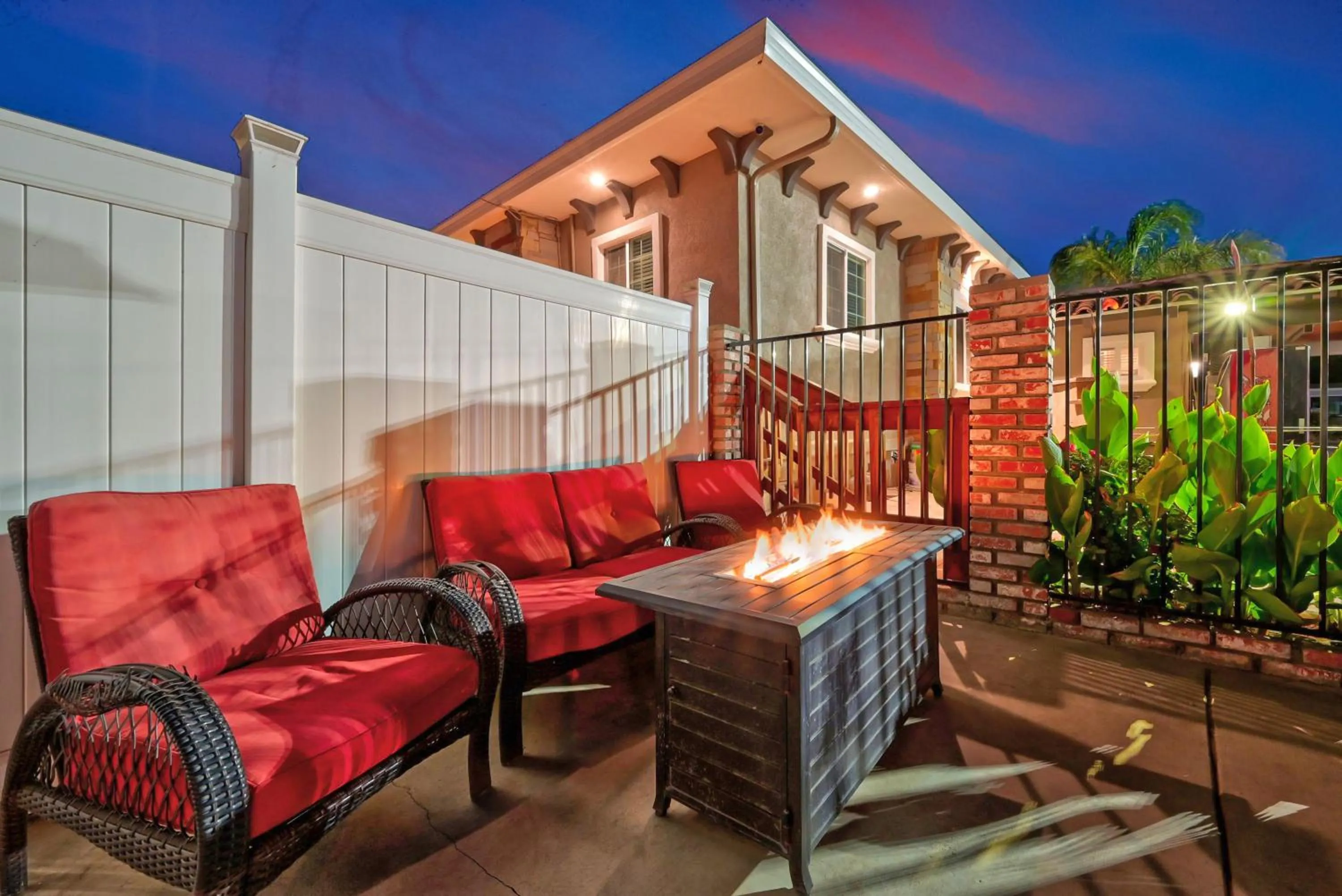 Patio in Traveler's Inn Williams, CA Modern Renovated Hotel