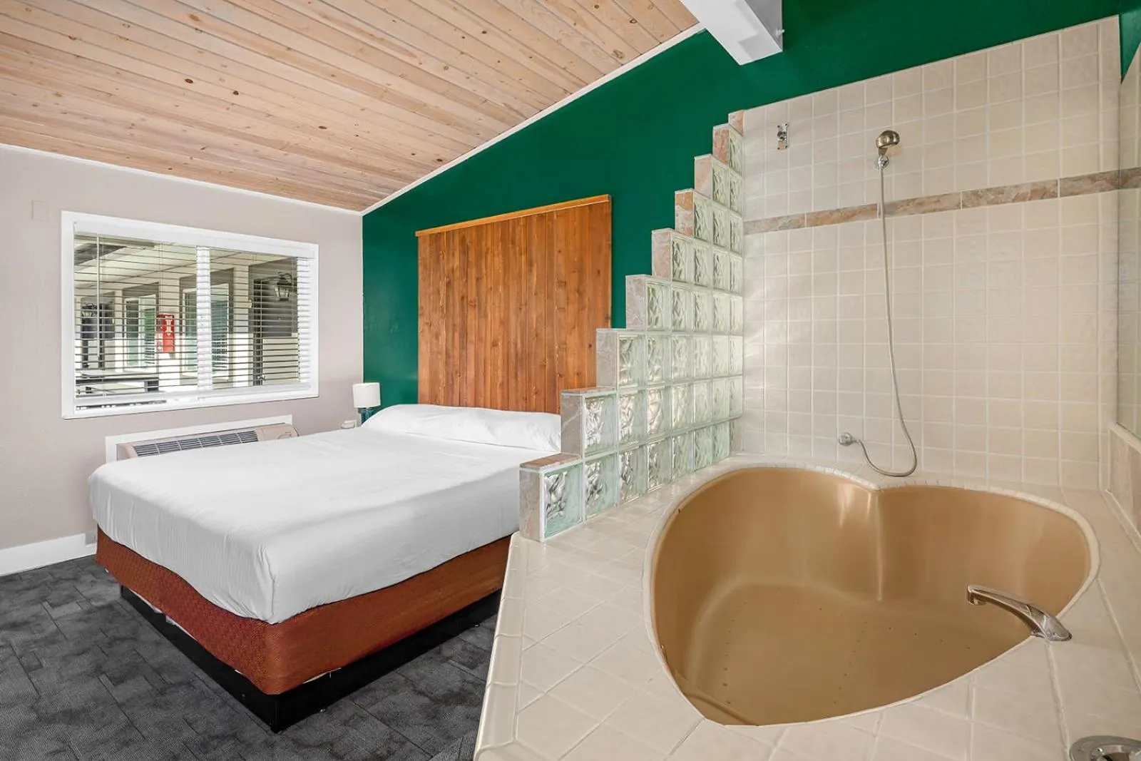 Bed in The Inn at Boatworks, Lake Tahoe