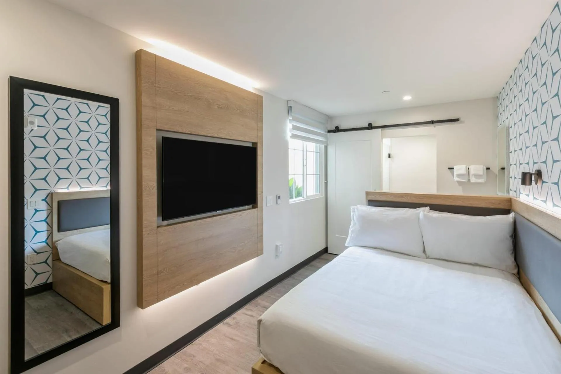 Property building, Bed in Kasa Niche Hotel Redwood City