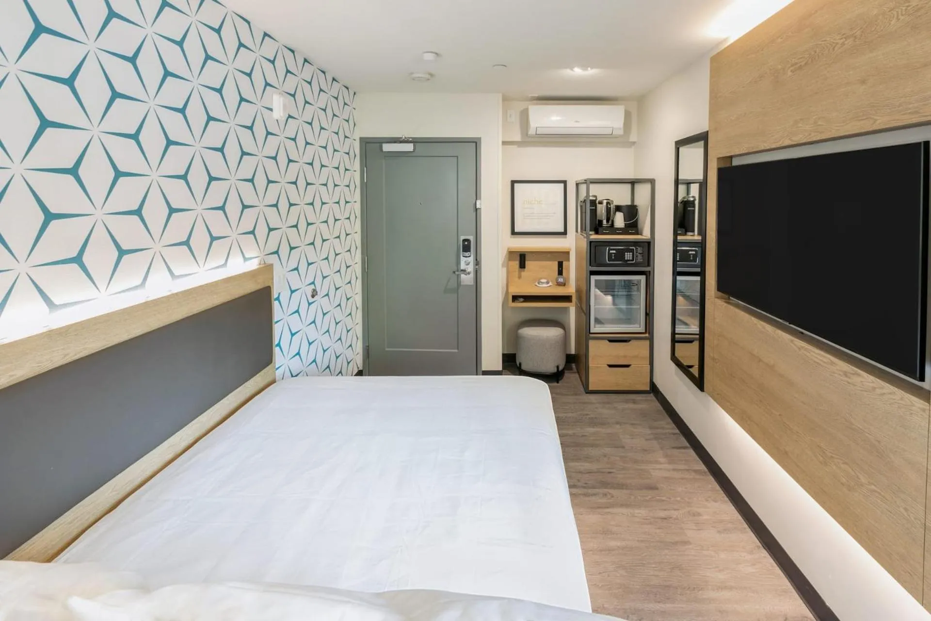 Property building, Bed in Kasa Niche Hotel Redwood City