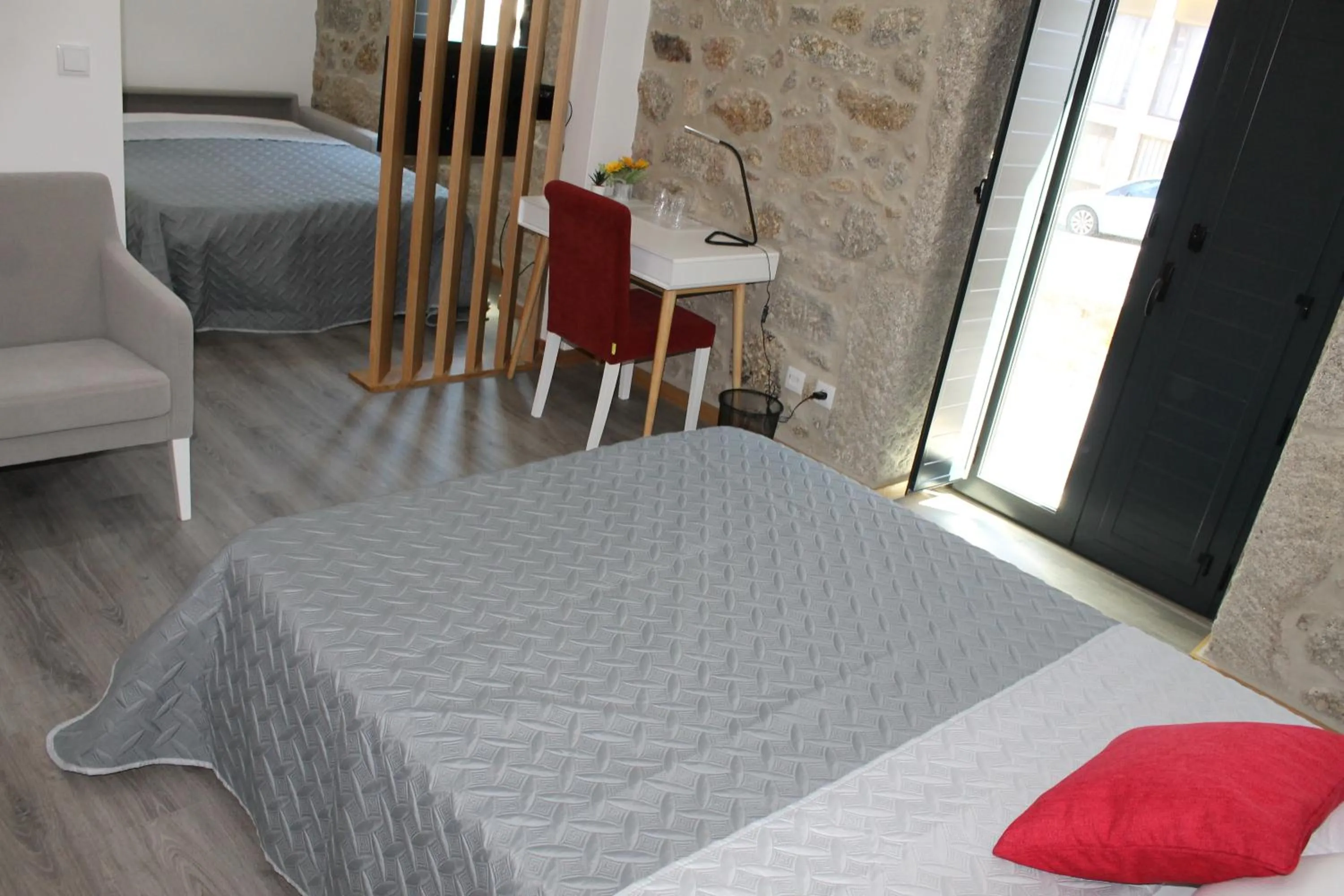 Bedroom, Bed in ALOJAMENTO GIRASSOL - Guest House - Quarto com casa de banho privativa