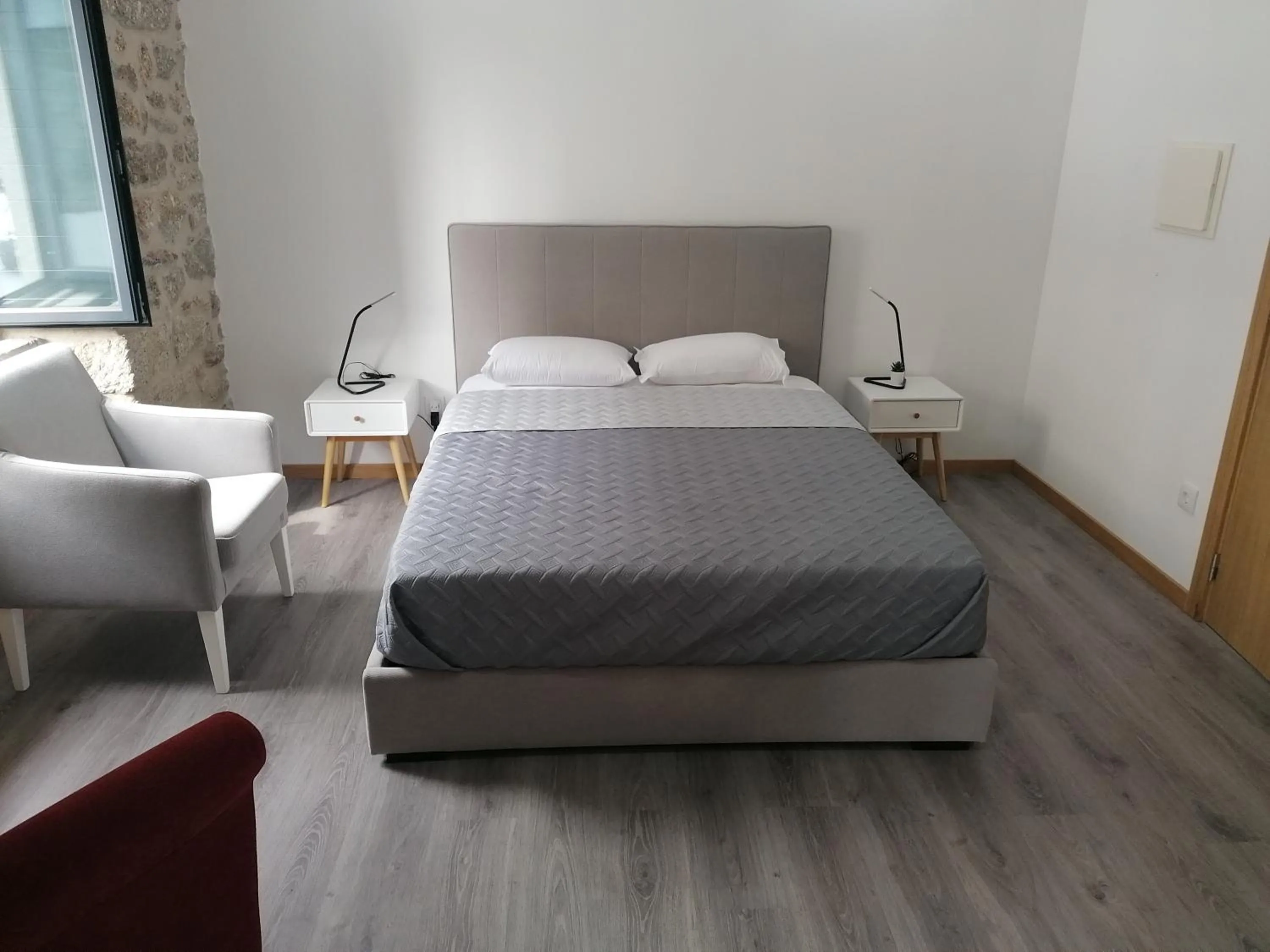 Bedroom, Bed in ALOJAMENTO GIRASSOL - Guest House - Quarto com casa de banho privativa