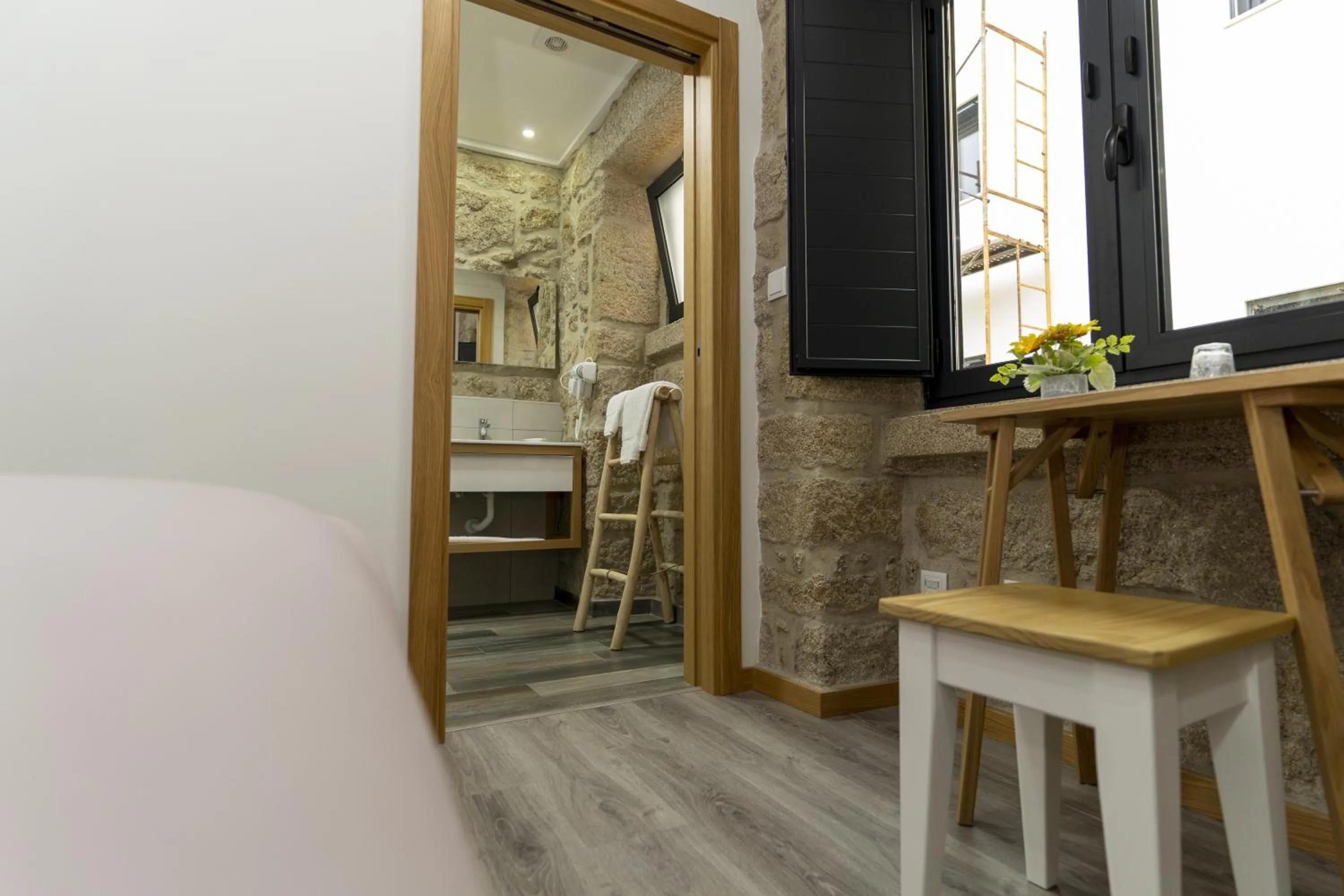 Bedroom in ALOJAMENTO GIRASSOL - Guest House - Quarto com casa de banho privativa