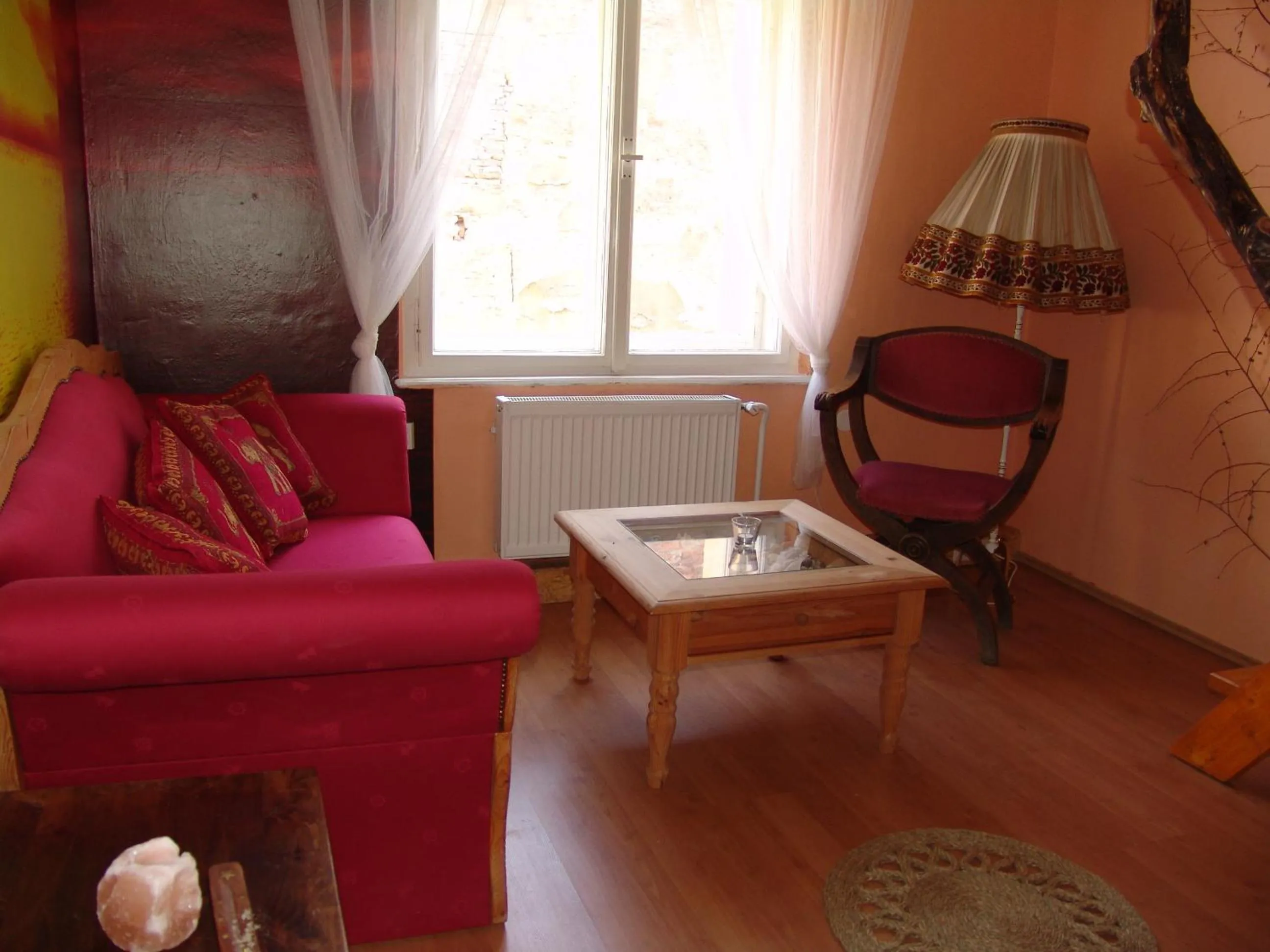 Seating area in ARTHARMONY Pension & Hostel