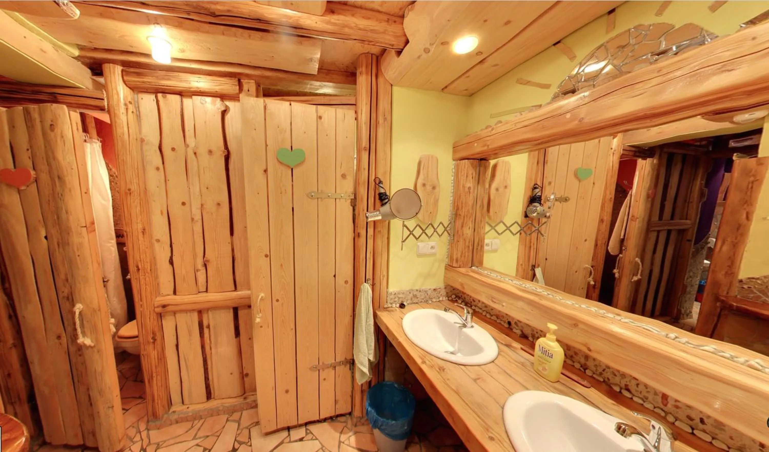 Bathroom in ARTHARMONY Pension & Hostel