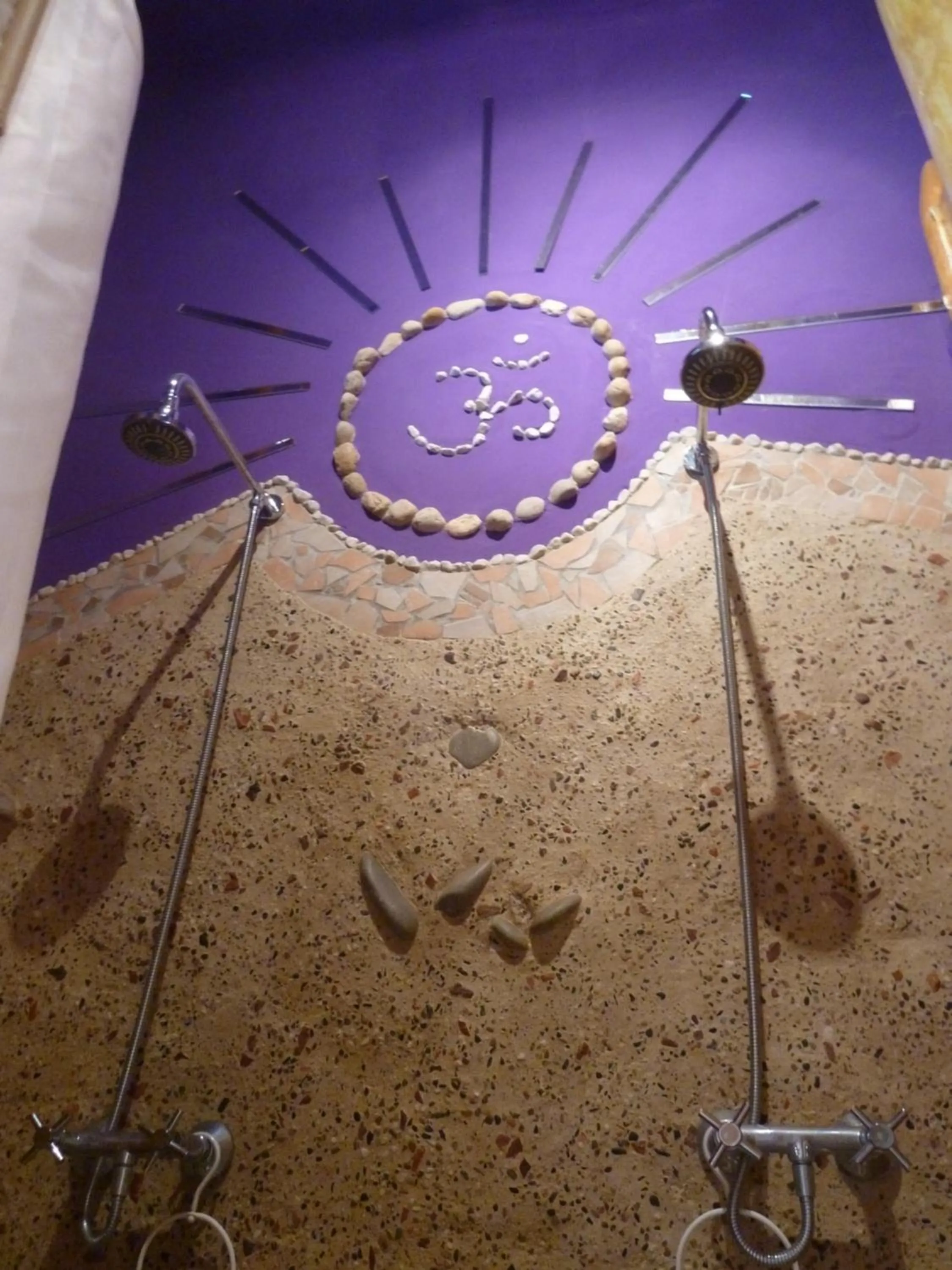 Shower in ARTHARMONY Pension & Hostel