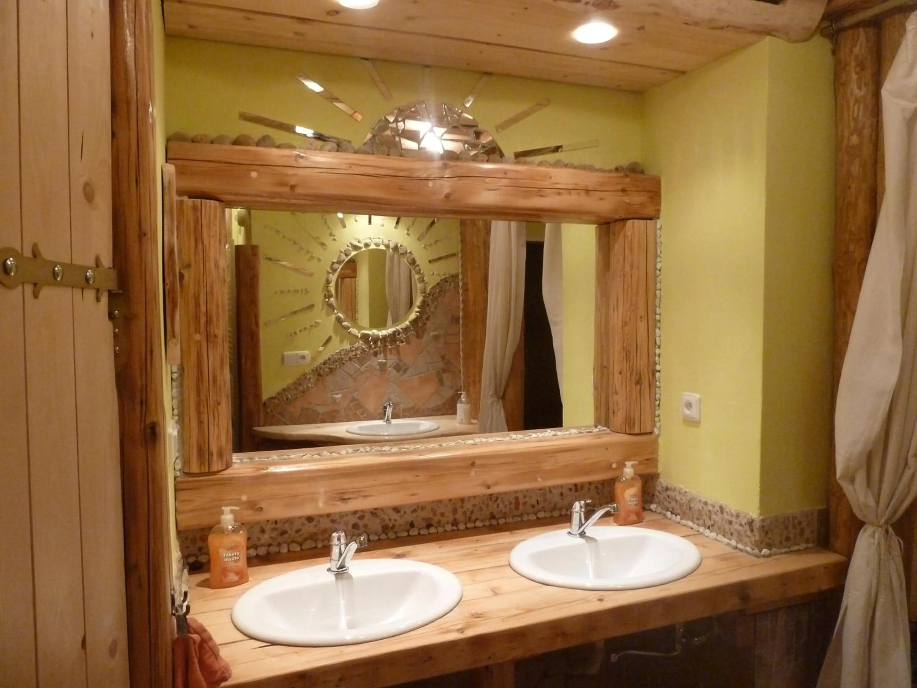 Bathroom in ARTHARMONY Pension & Hostel