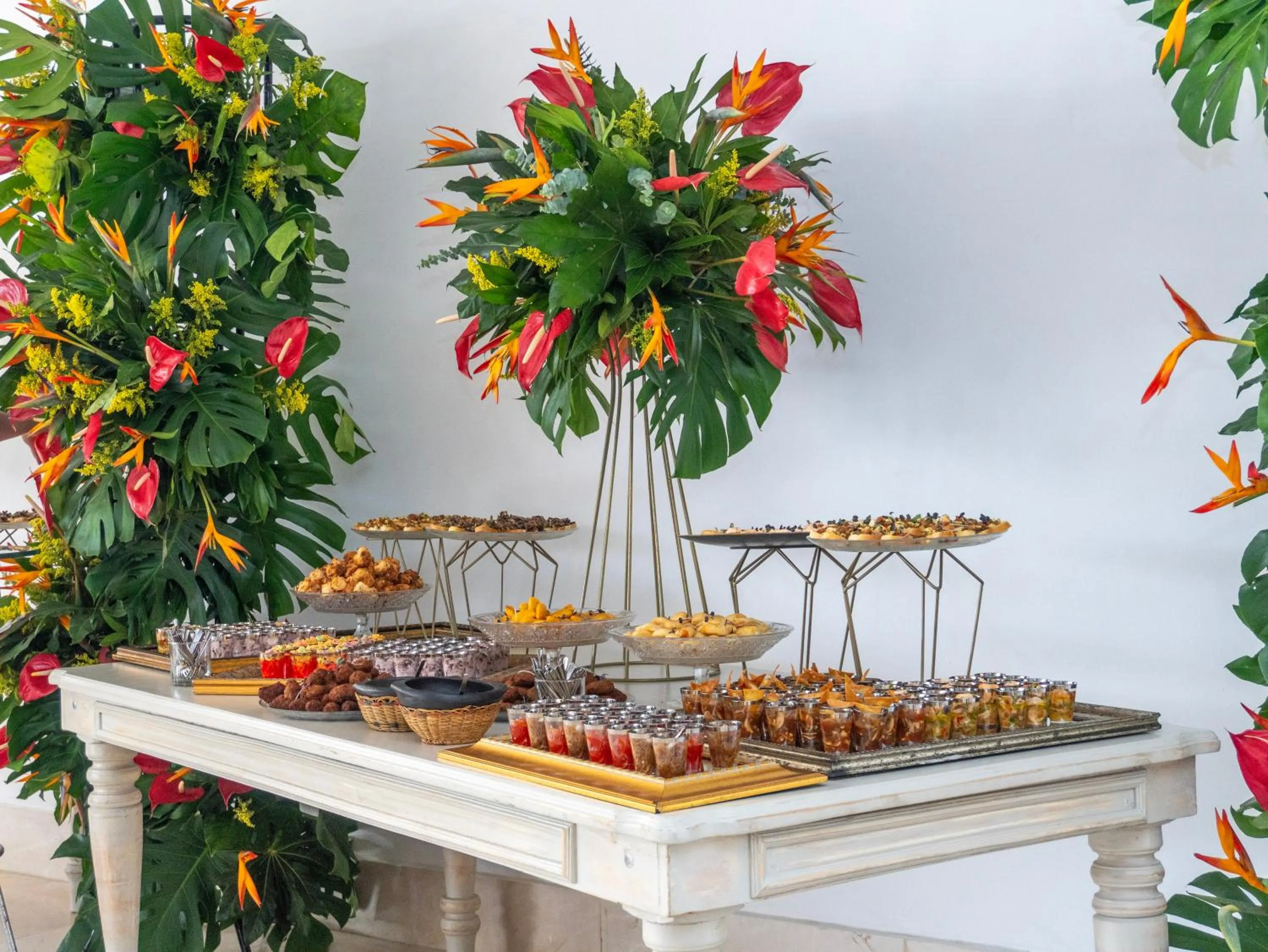 Food and drinks in Tamaca Beach Resort