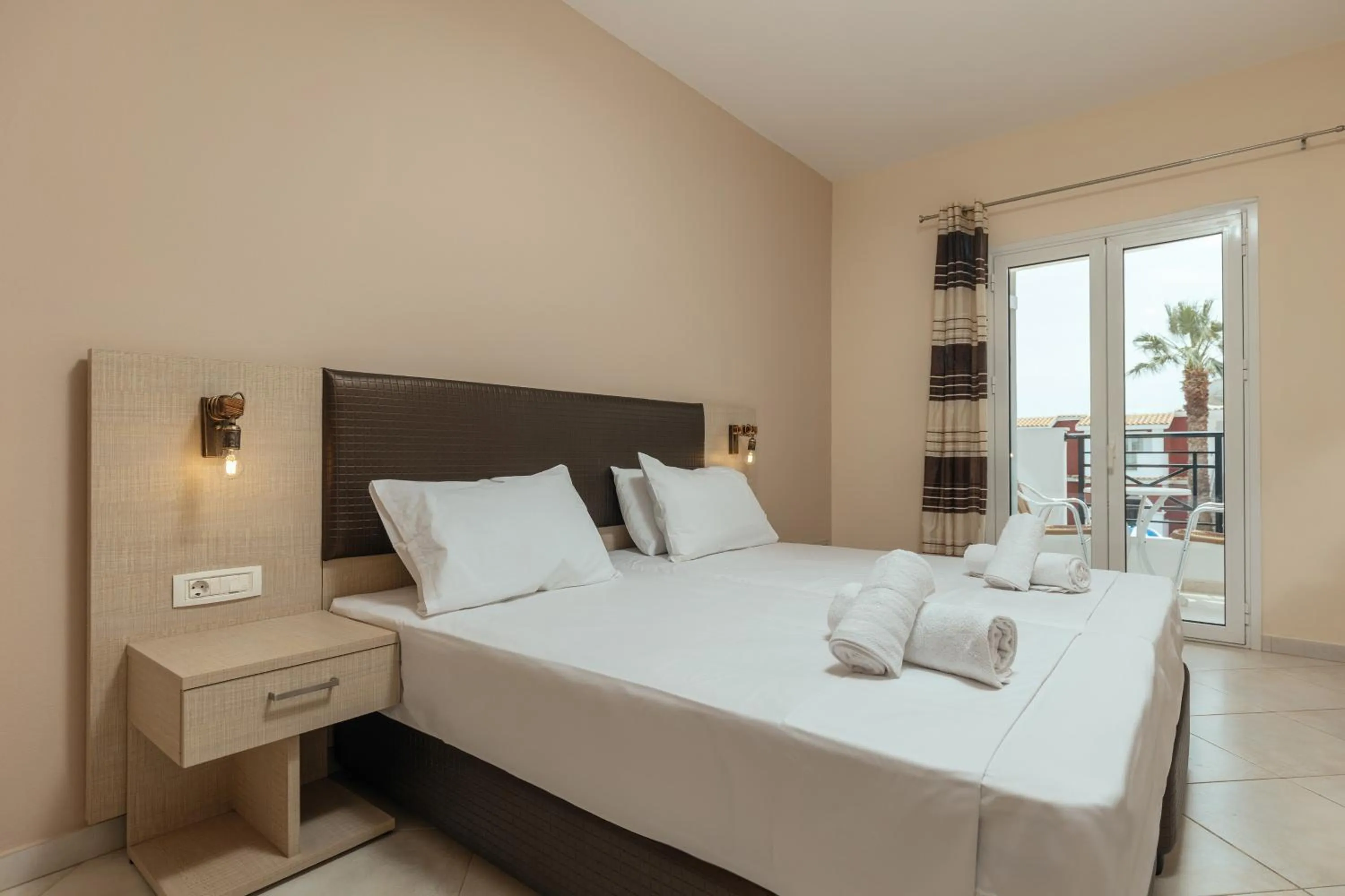 Bed in Yakinthos Hotel