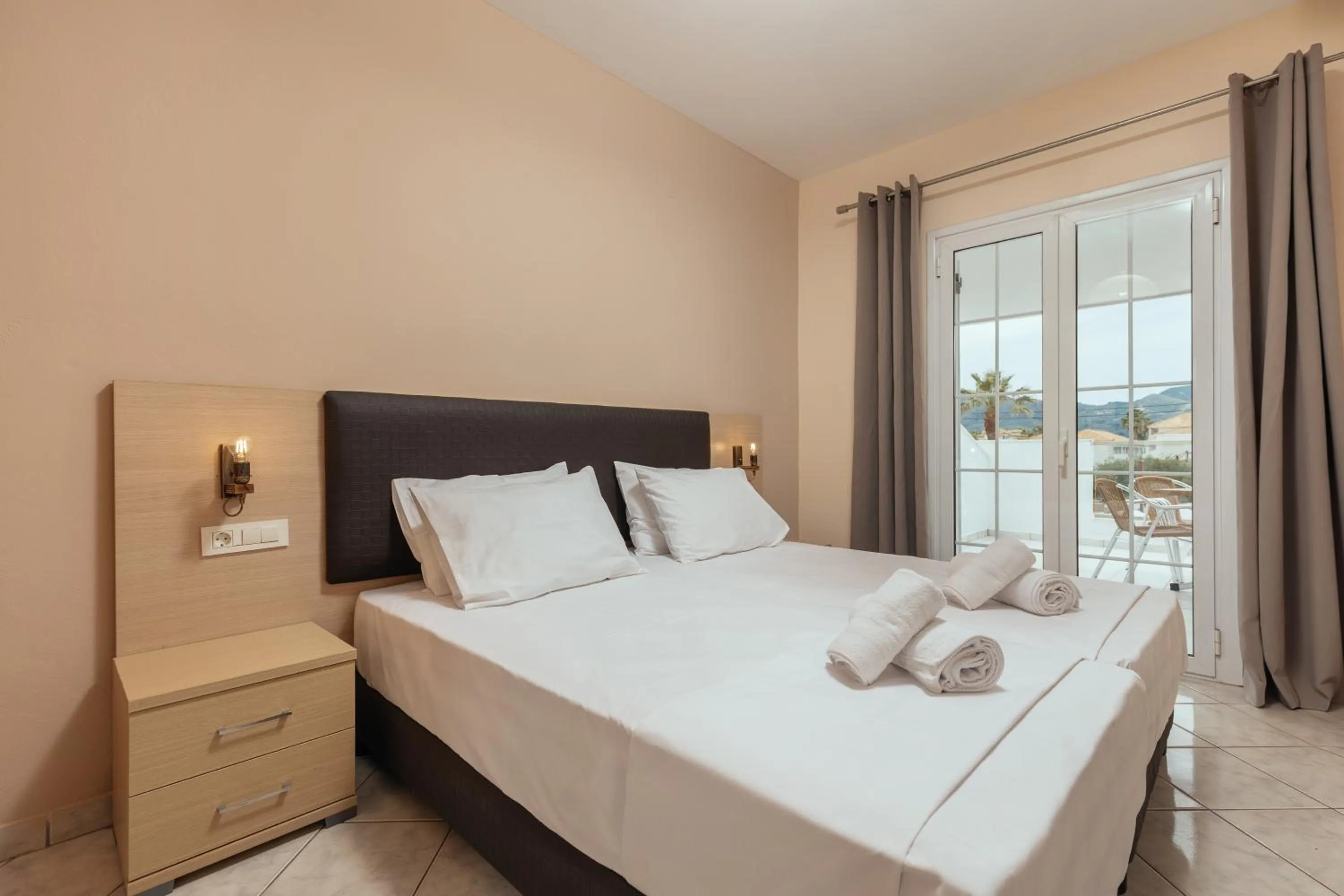 Bed in Yakinthos Hotel