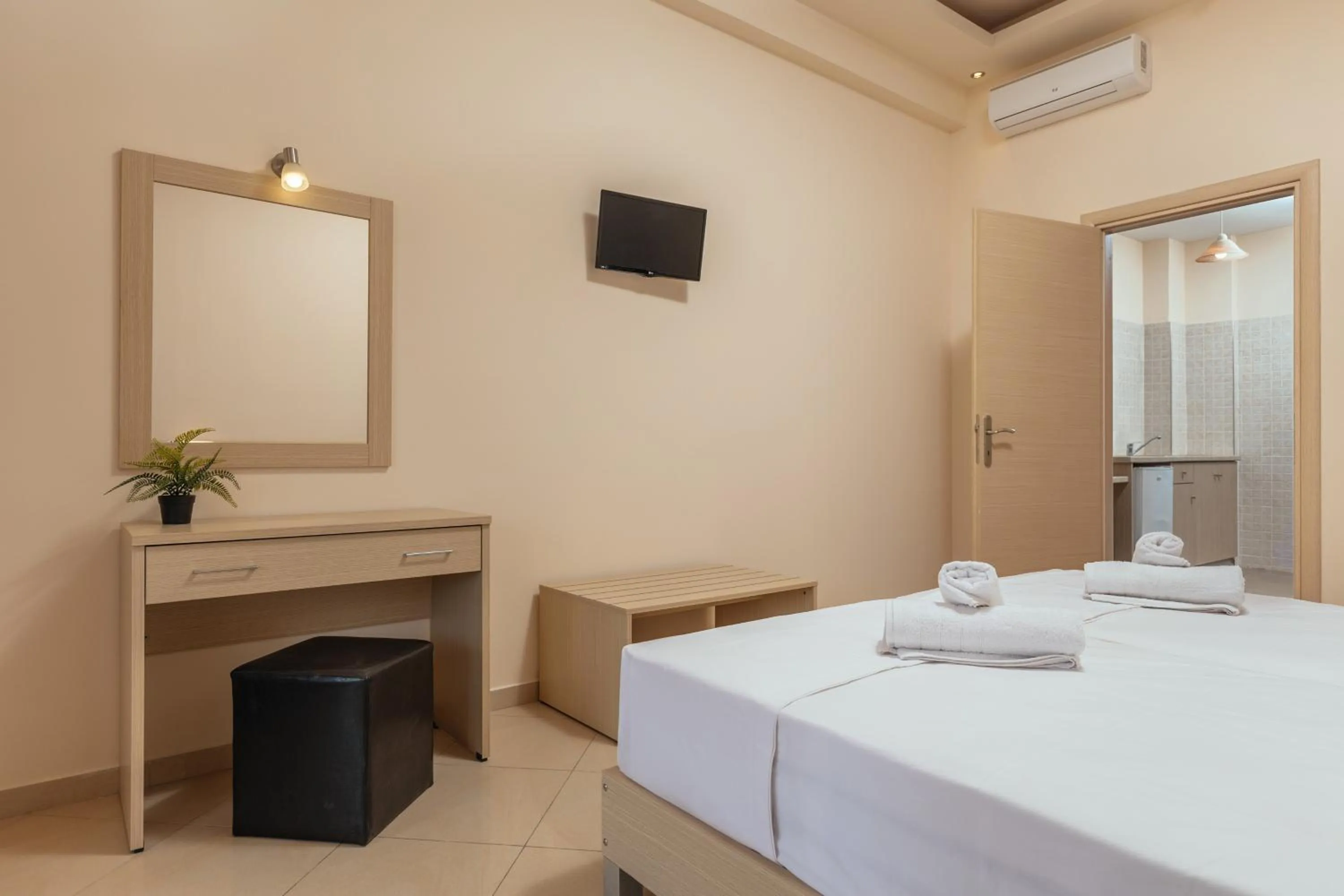 Bed in Yakinthos Hotel