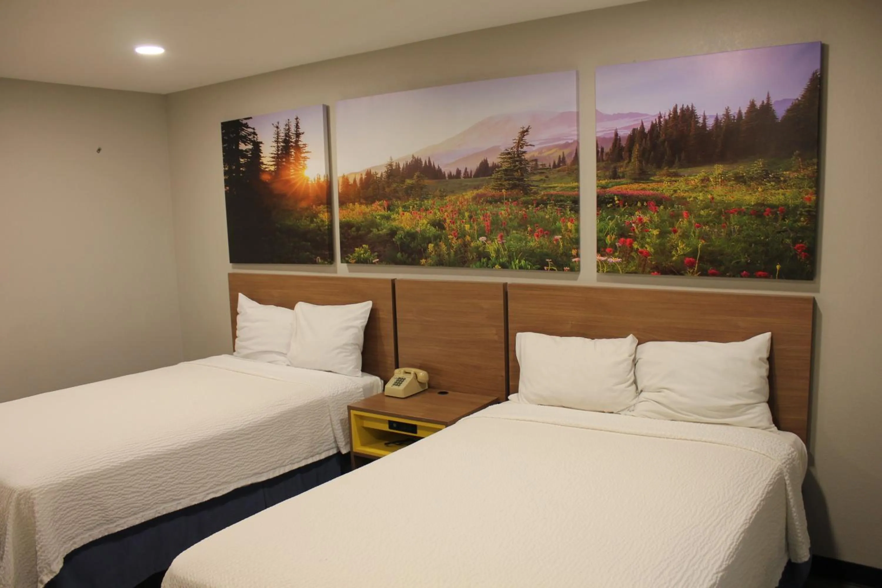 Bedroom, Bed in Days Inn by Wyndham Barstow