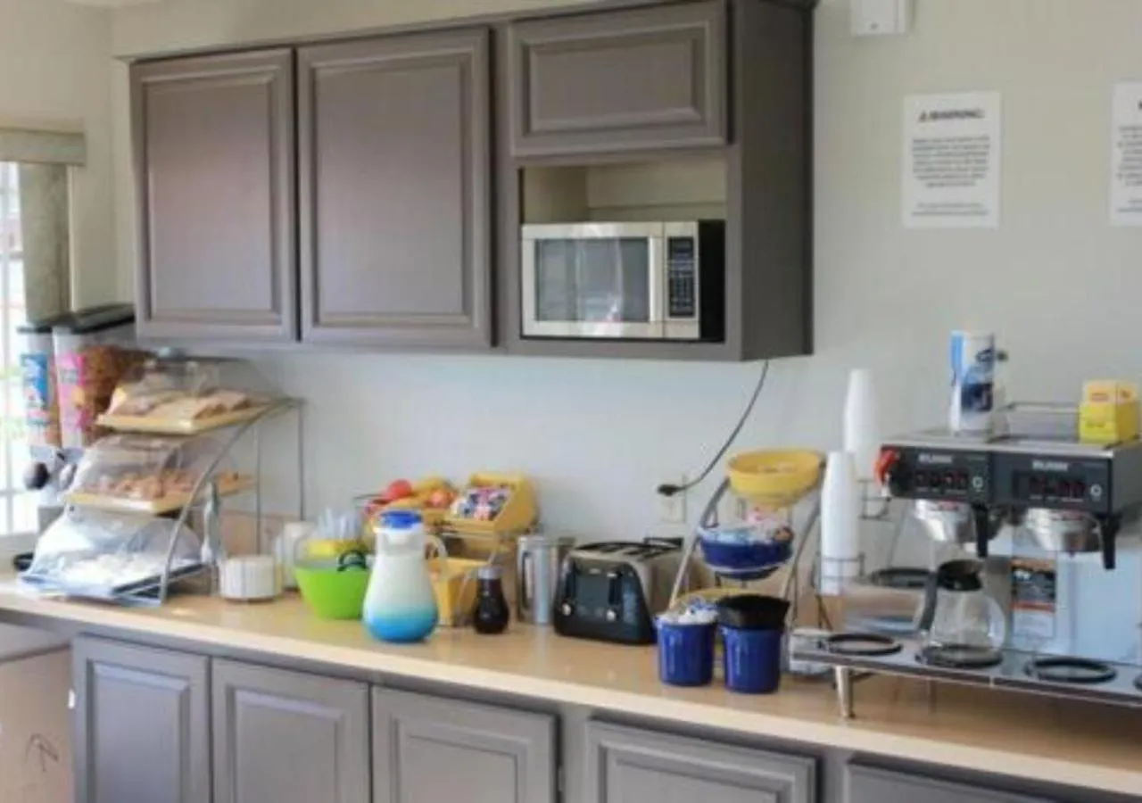 Breakfast in Days Inn by Wyndham Barstow