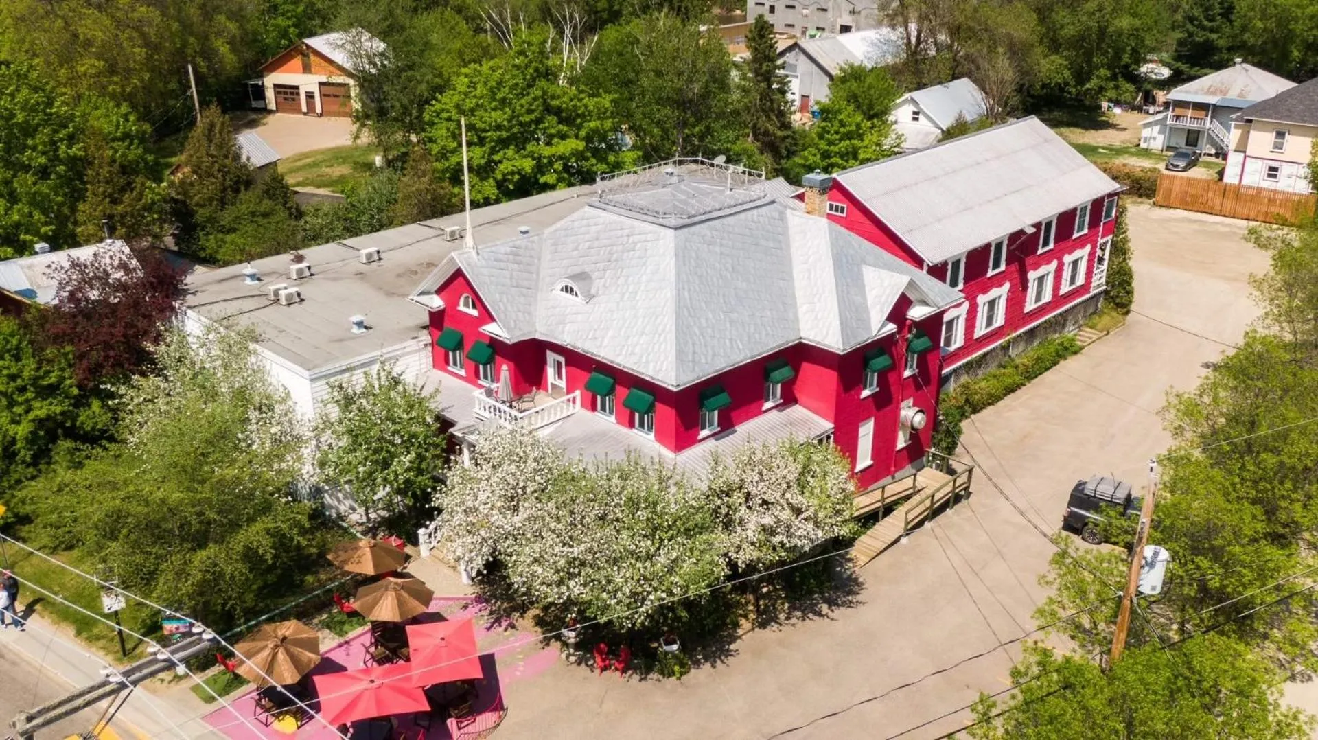 Property building in Hôtel-La Grande Maison et Spa