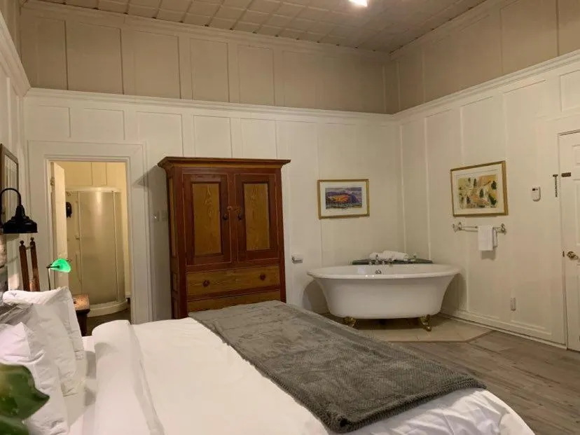 Bed in Hôtel-La Grande Maison et Spa
