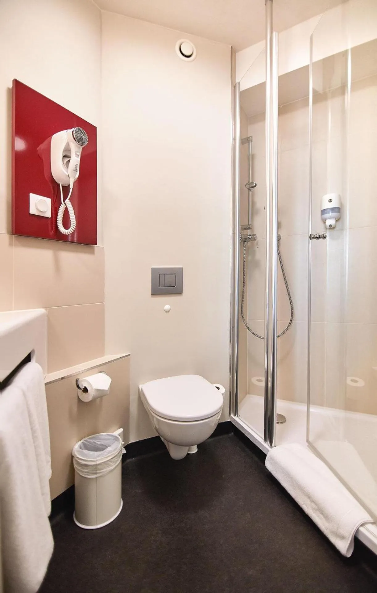 Bathroom in B&B HOTEL Krakow Centrum