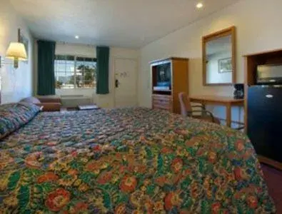 King Room - Non-Smoking in Orange Show Inn King Room - Non-Smoking in Orange Show Inn