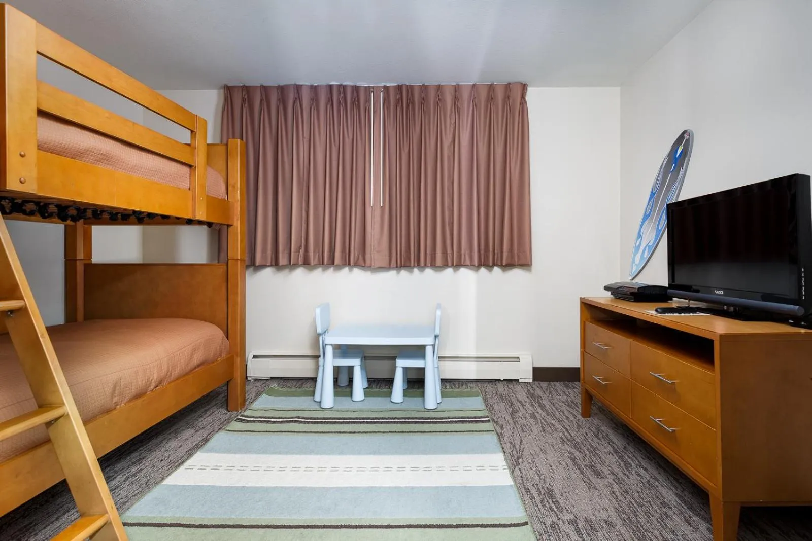 TV and multimedia, Bed in The Coho Oceanfront Lodge