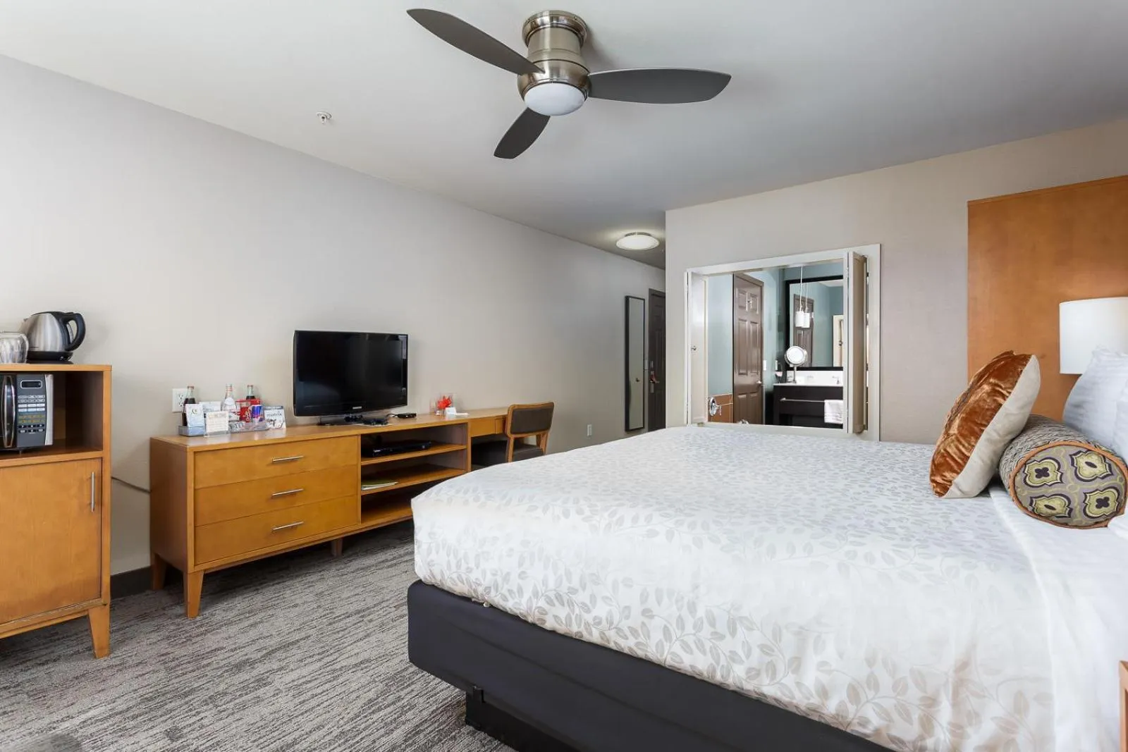 Bed in The Coho Oceanfront Lodge