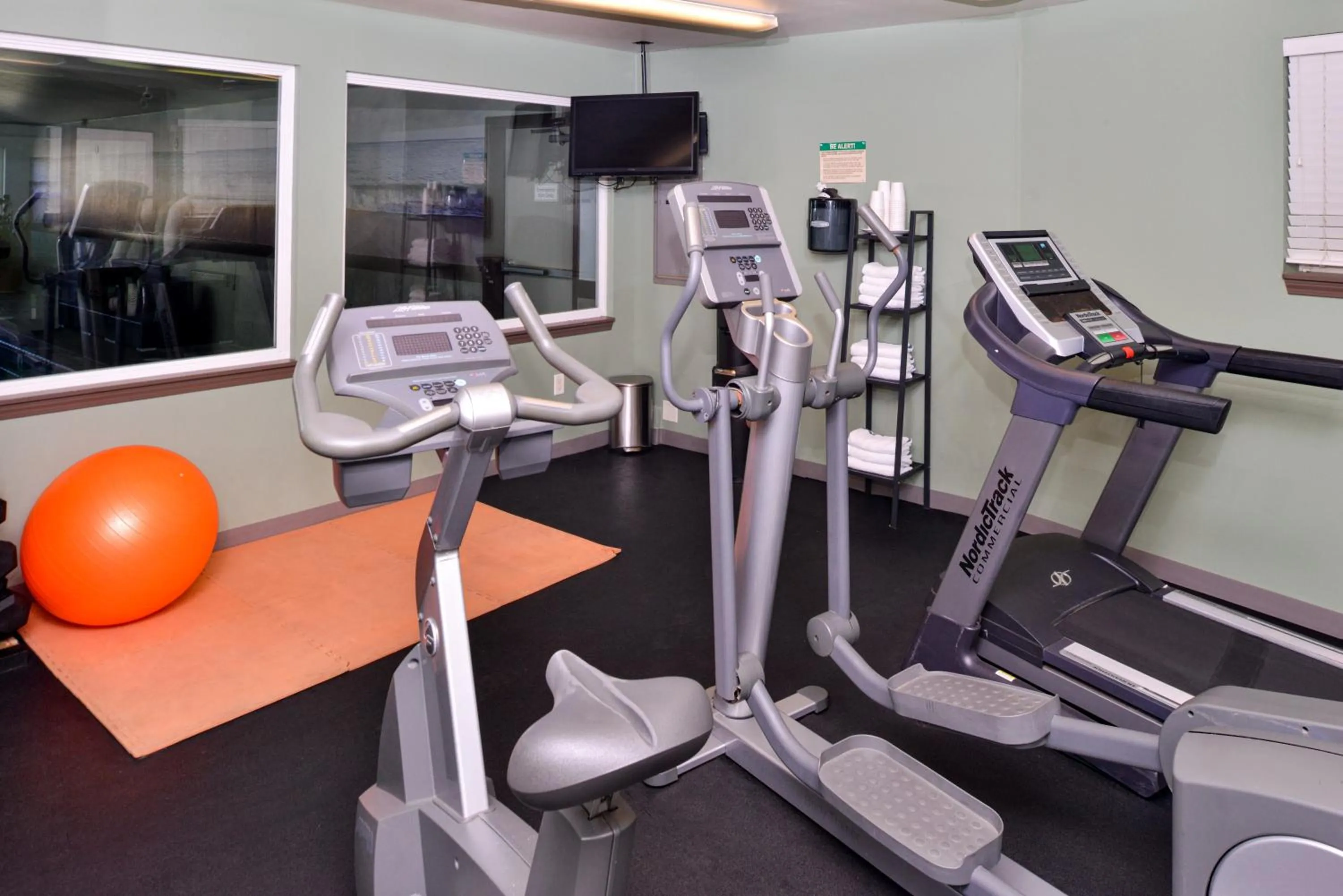 Fitness centre/facilities in The Coho Oceanfront Lodge