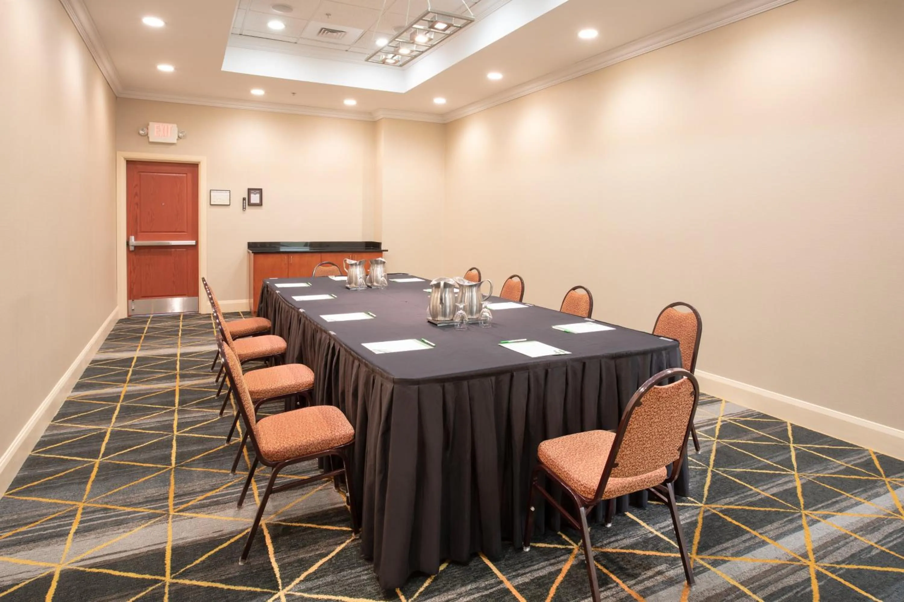 Meeting/conference room in Holiday Inn Winchester Southeast-Historic Gateway by IHG