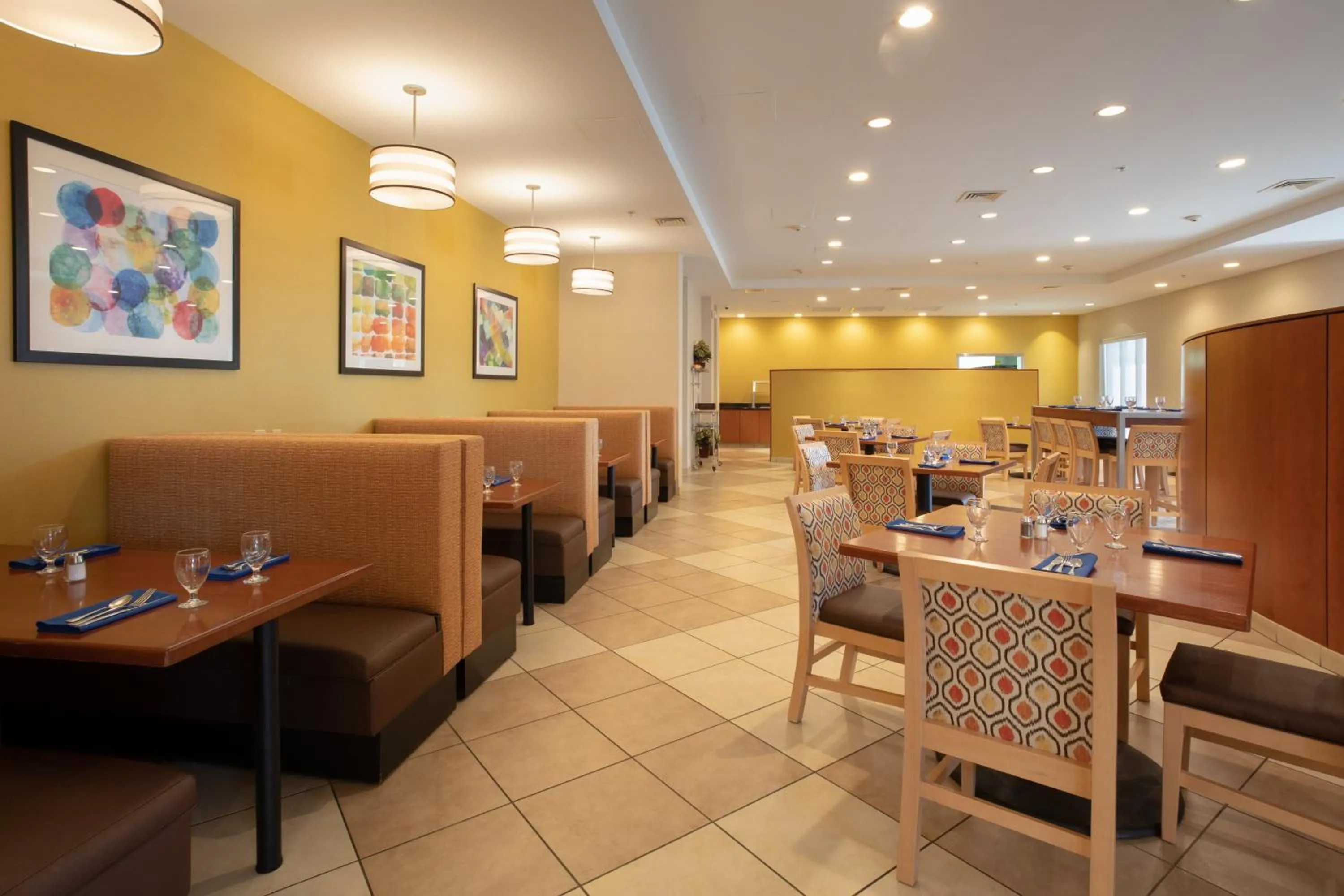 Restaurant/places to eat in Holiday Inn Winchester Southeast-Historic Gateway by IHG