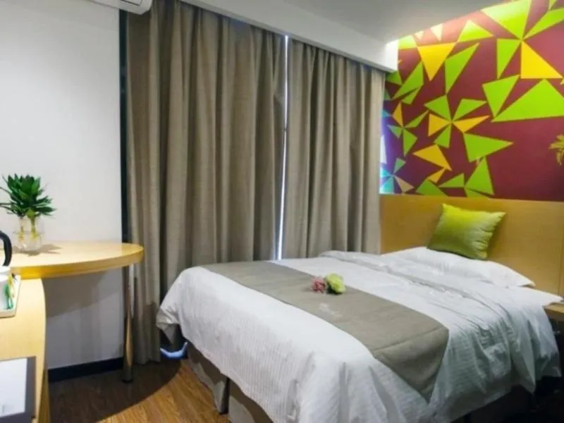 Bed in Vatica Xuzhou High Speed Railway Station Hotel