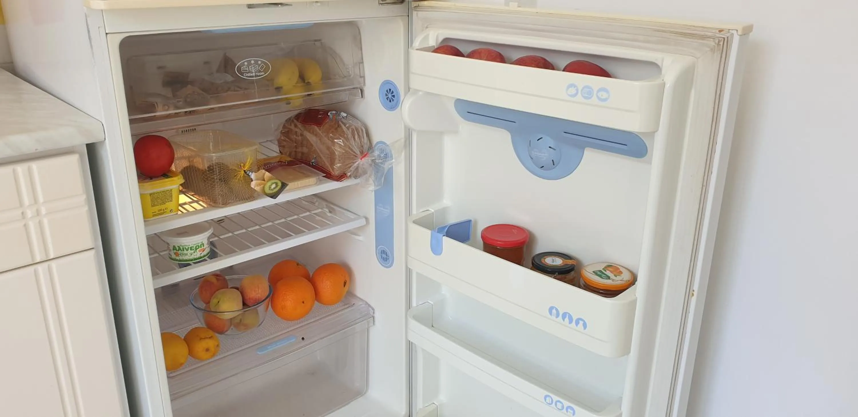 Breakfast in Athena and The Owl Beachside Apt