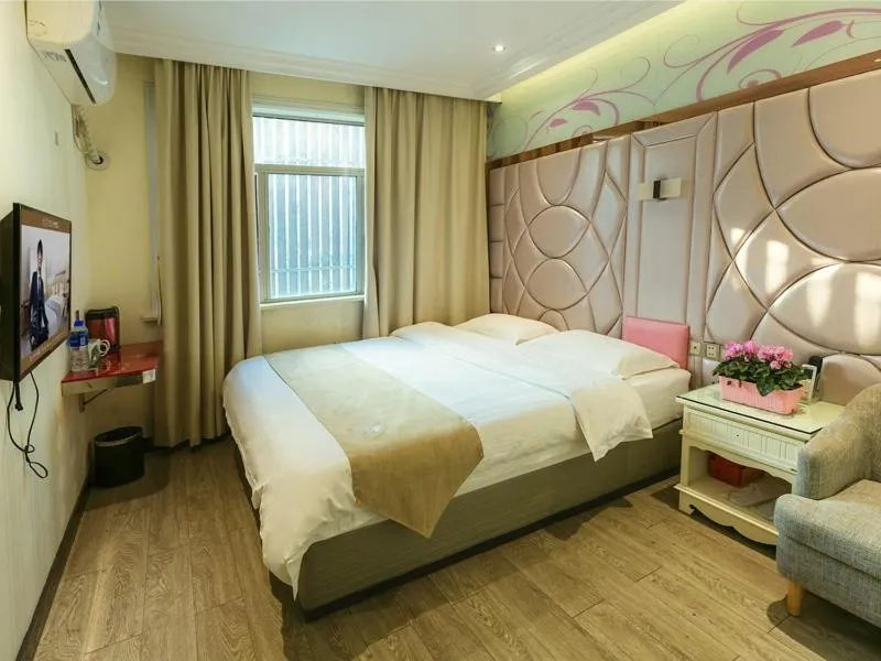 Bed in GreenTree Alliance Shanghai Minhang District Hongqiao Hub Huanghua Road Hotel