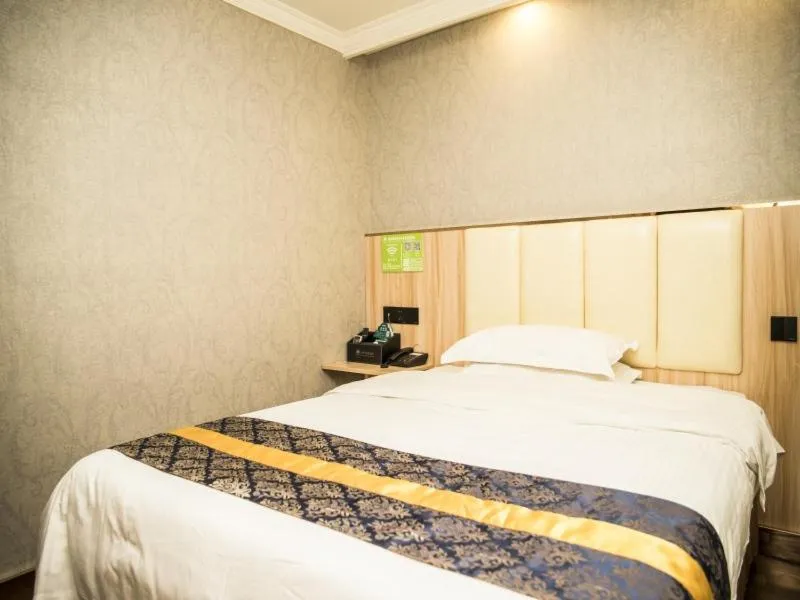 Bed in GreenTree Inn Jinhua Railway Station Express Hotel