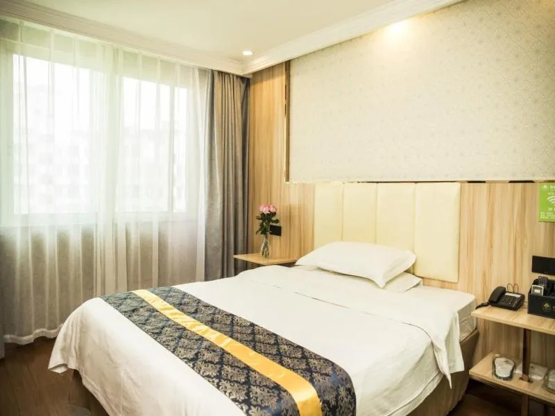 Bed in GreenTree Inn Jinhua Railway Station Express Hotel