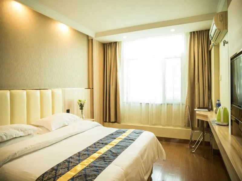 Bed in GreenTree Inn Jinhua Railway Station Express Hotel