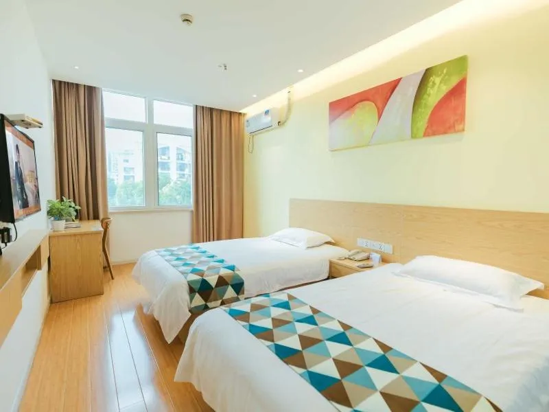 Bed in Shell Shanghai Jiadingbei Subway Station Shuping Road Hotel