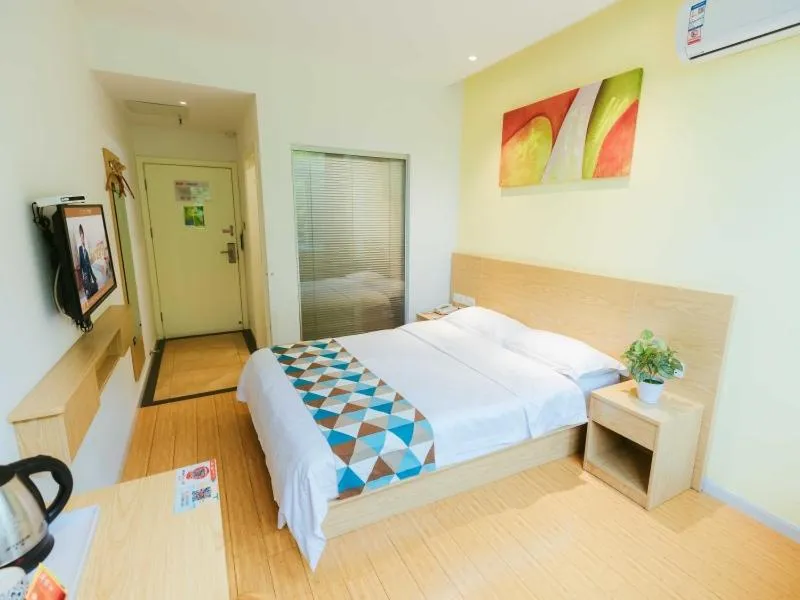 Bed in Shell Shanghai Jiadingbei Subway Station Shuping Road Hotel