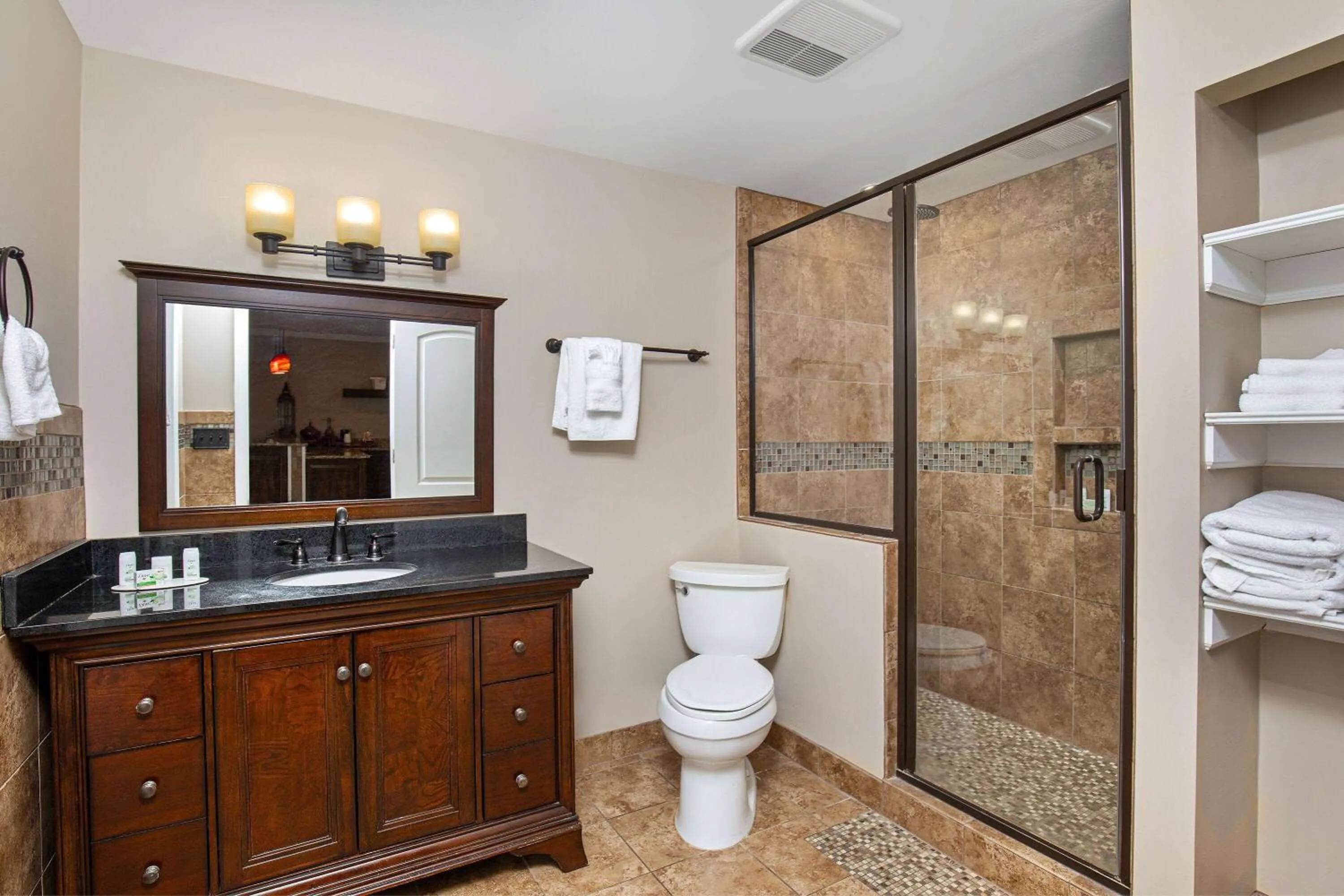 Photo of the whole room in Ramada by Wyndham Bowling Green