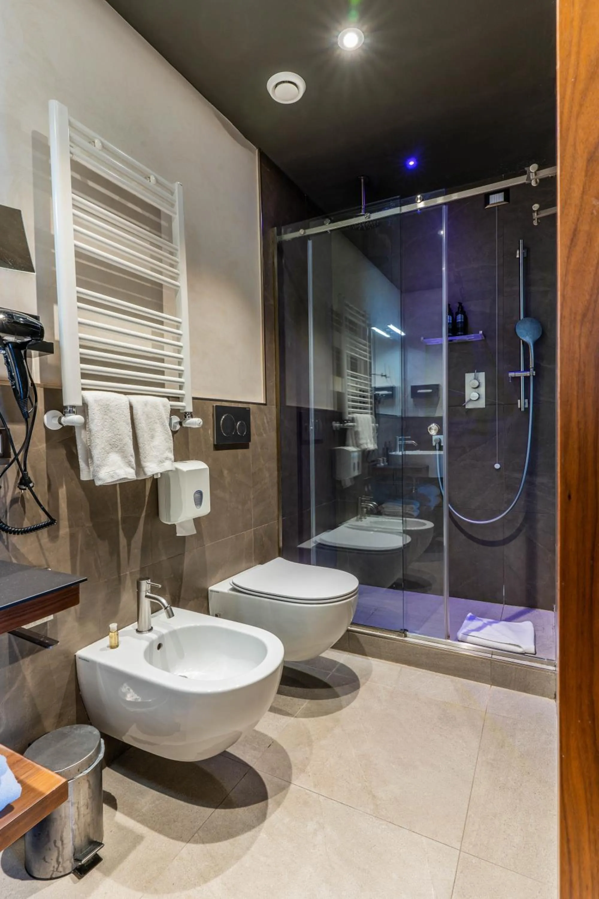 Bathroom in Gasometer Urban Suites