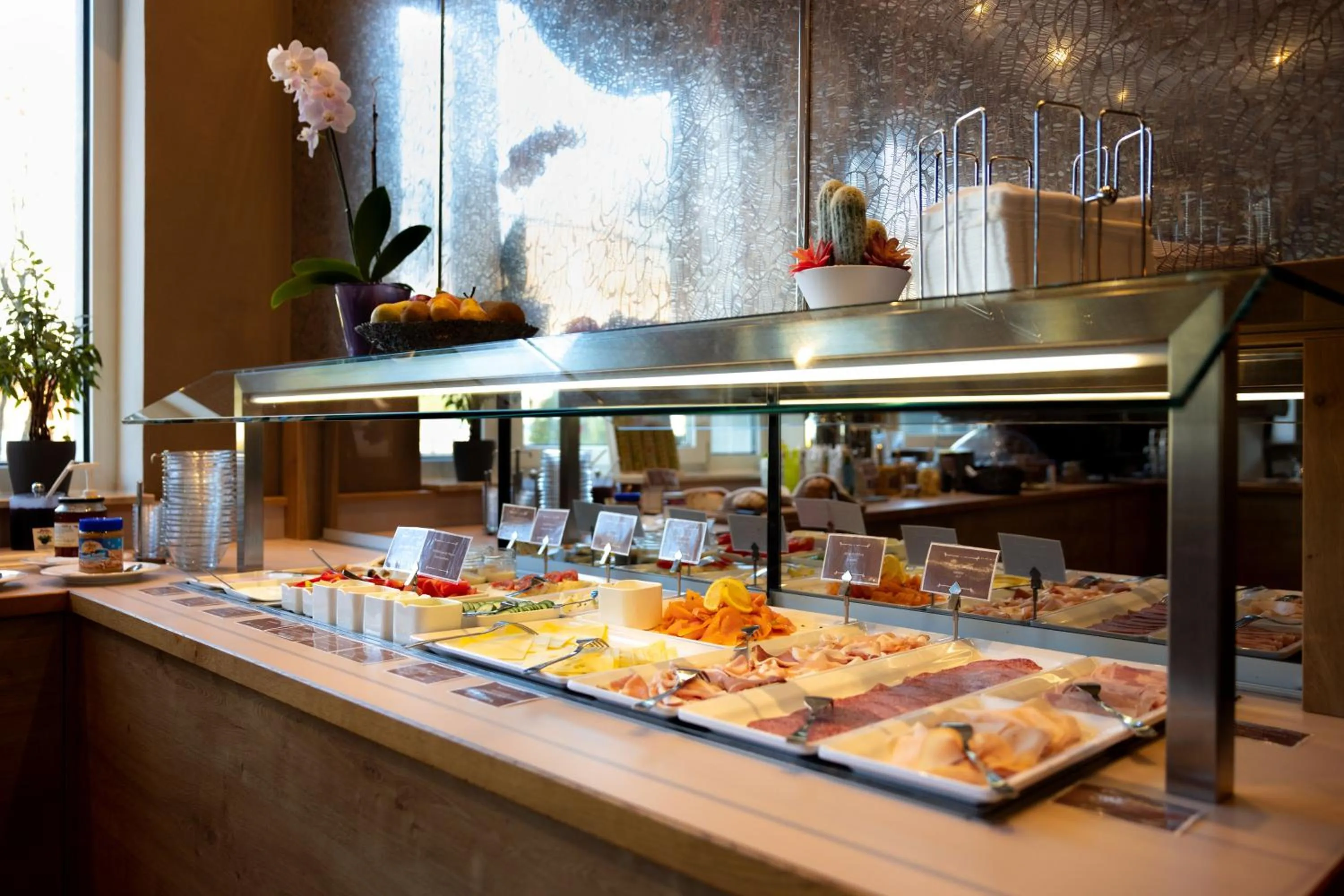 Food and drinks in HOTEL max70