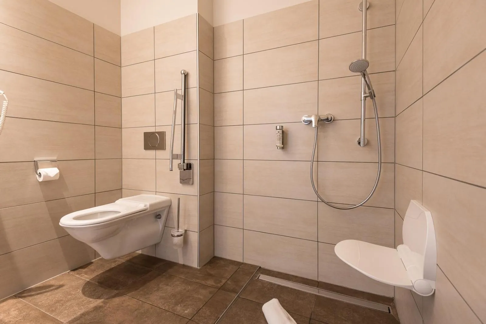 Shower in HOTEL max70