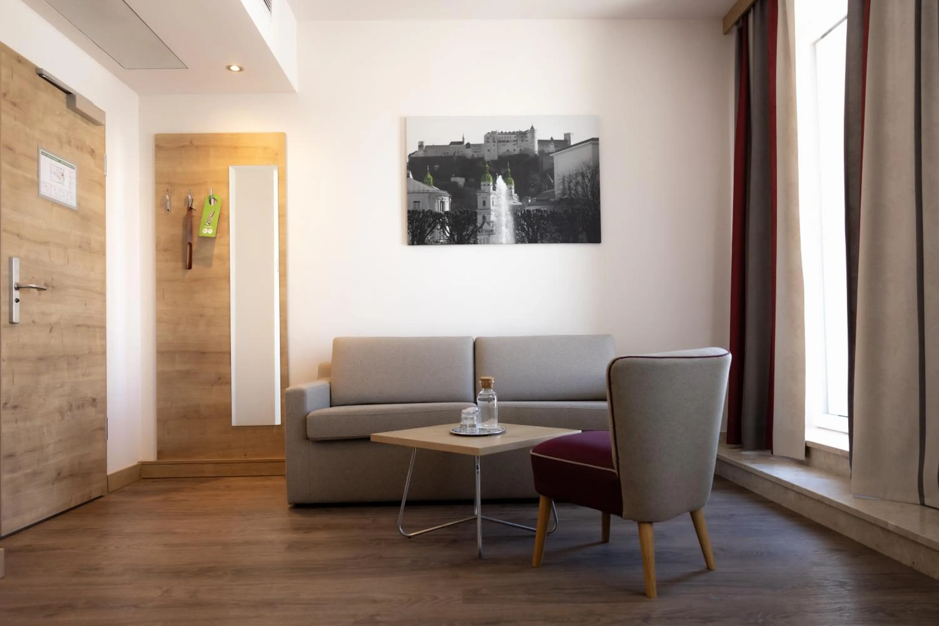 Seating area in HOTEL max70