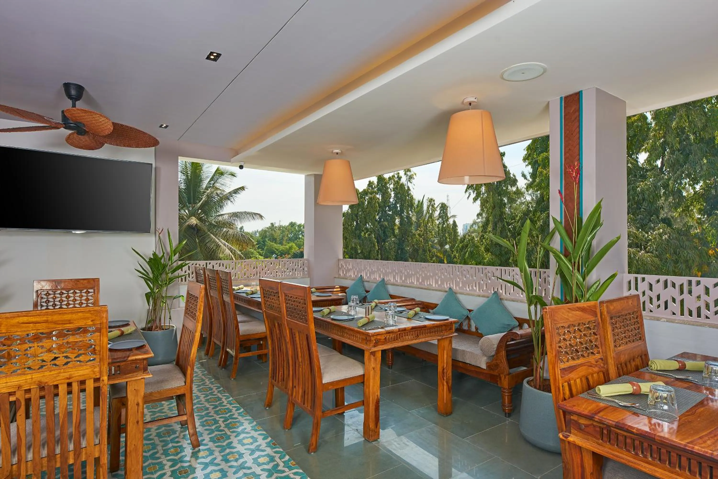 Restaurant/places to eat in Southern Star,Bangalore