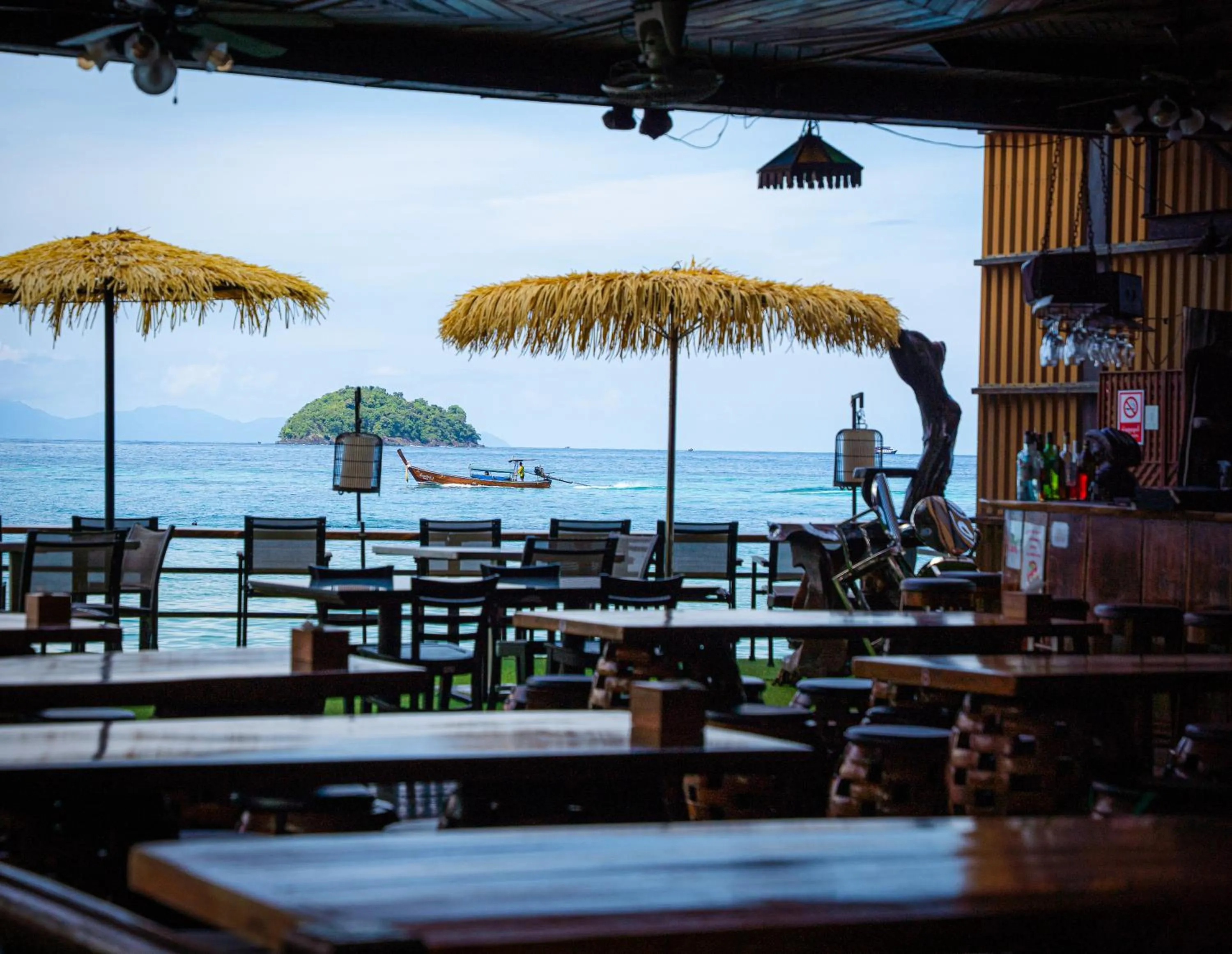 Restaurant/places to eat in Anda Lipe Resort