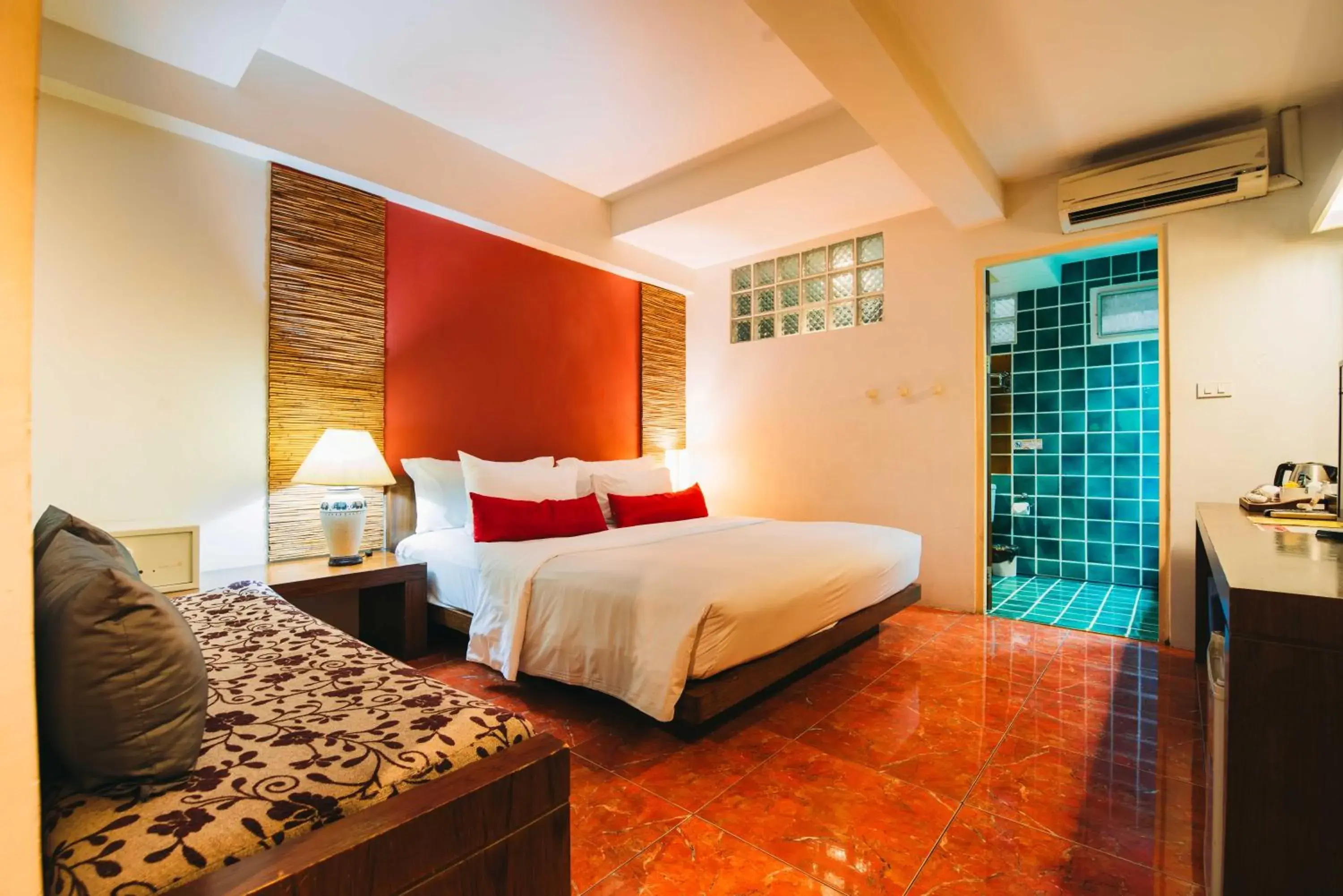 Superior Double With No Window in Villa Cha-Cha Banglumphu Superior Double With No Window in Villa Cha-Cha Banglumphu