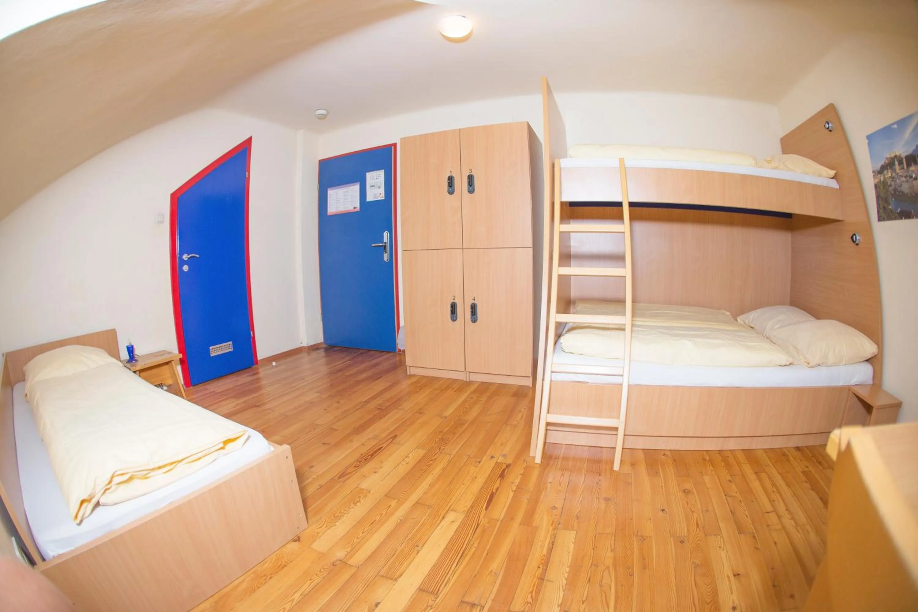 bunk bed, Bed in YoHo - International Youth Hostel