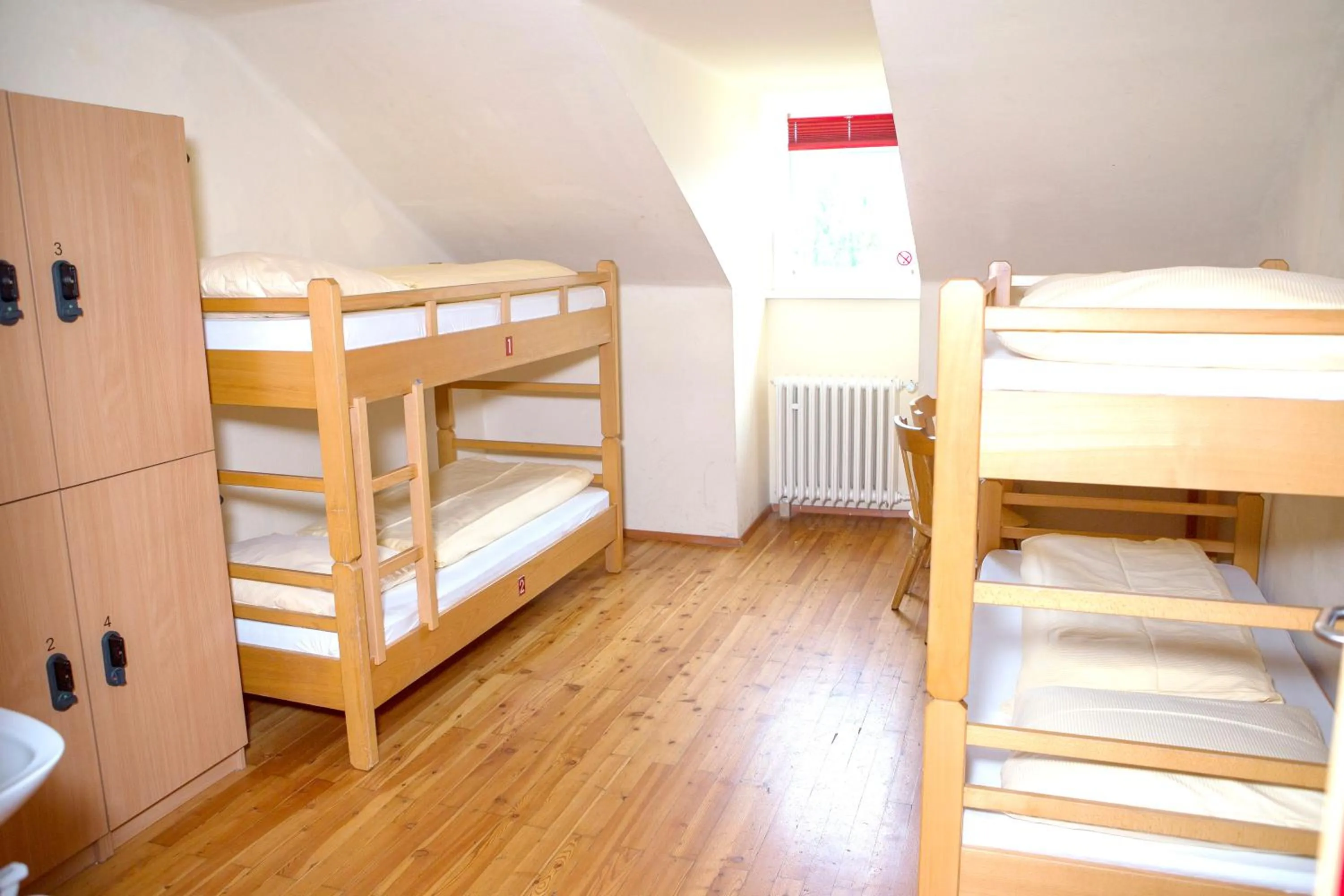 bunk bed, Bed in YoHo - International Youth Hostel