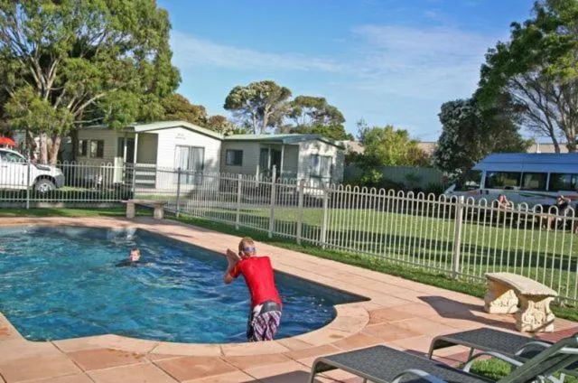 Swimming pool in Apollo Bay Holiday Park