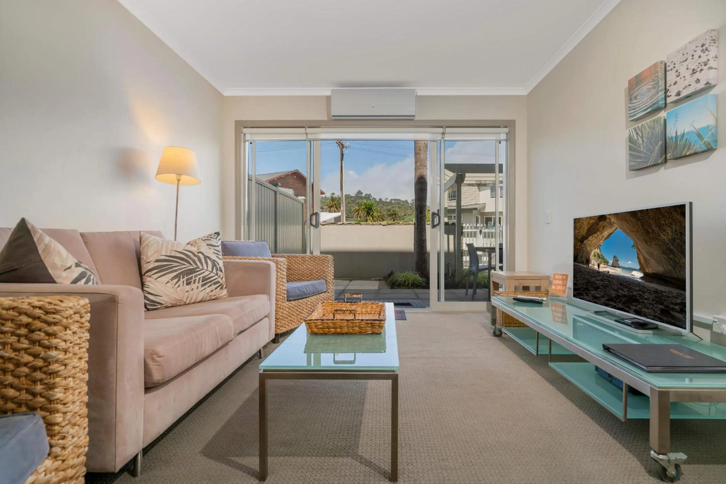 TV and multimedia in Crow's Nest Apartments