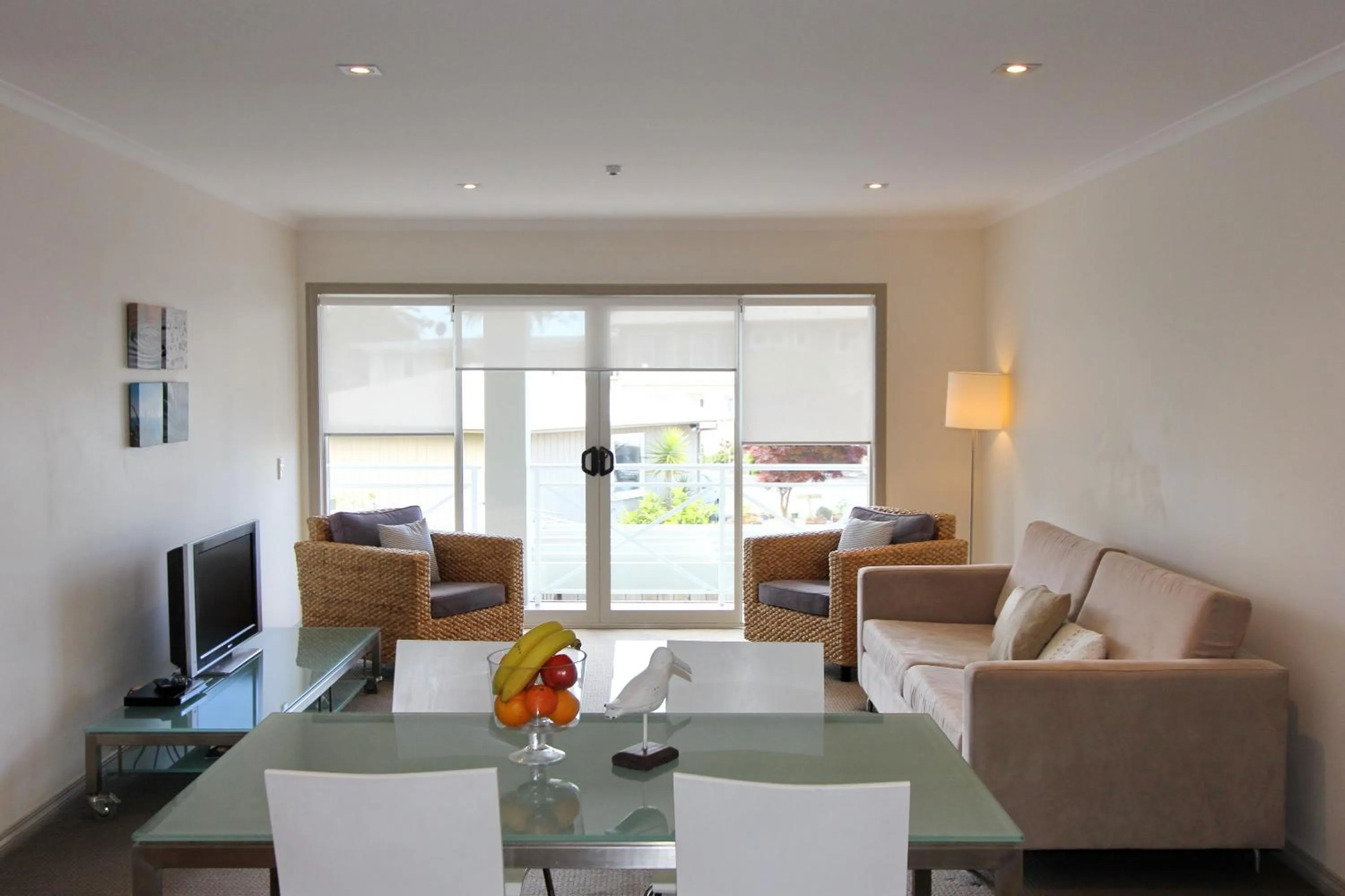 TV and multimedia in Crow's Nest Apartments