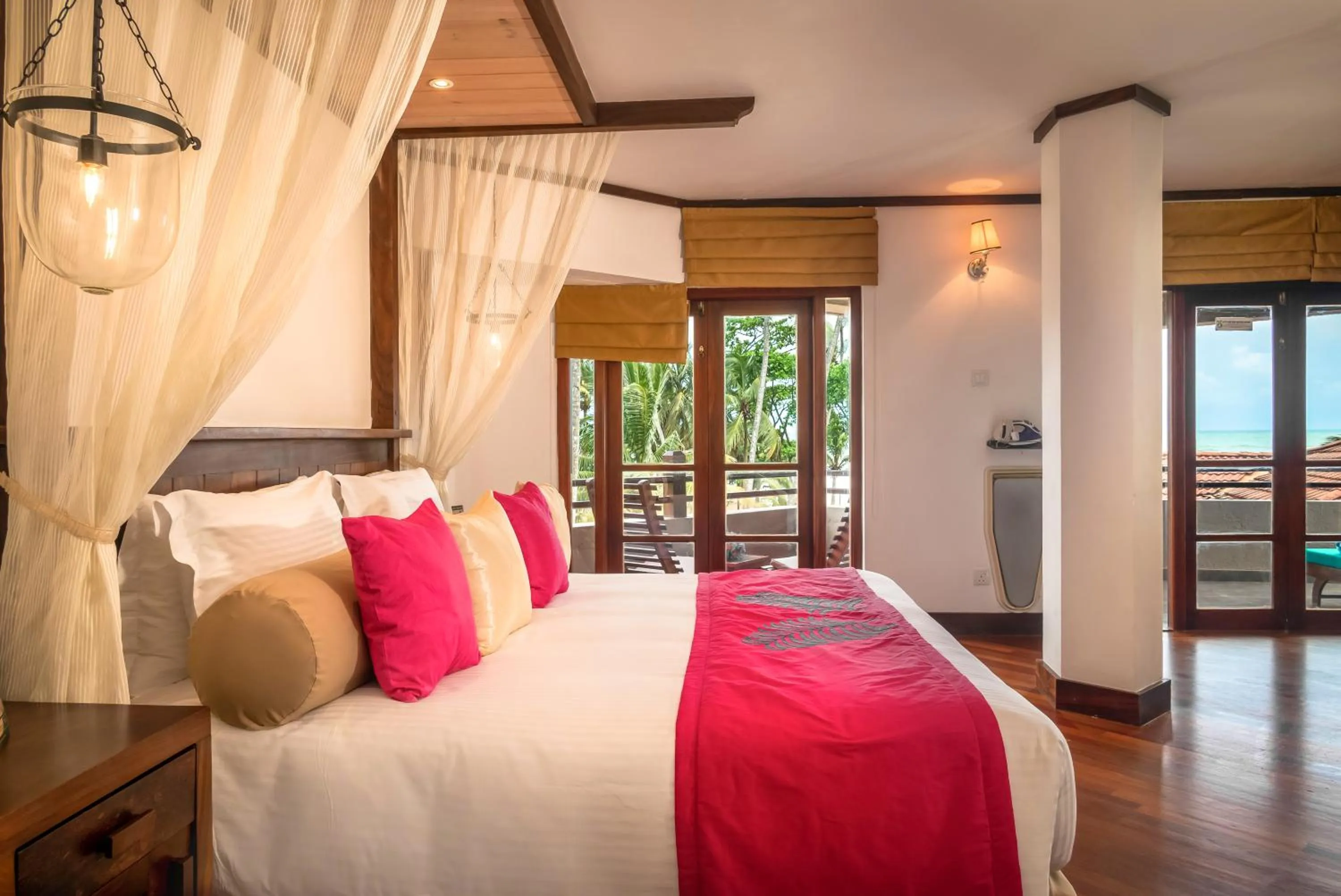 Bedroom, Bed in Royal Palms Beach Hotel