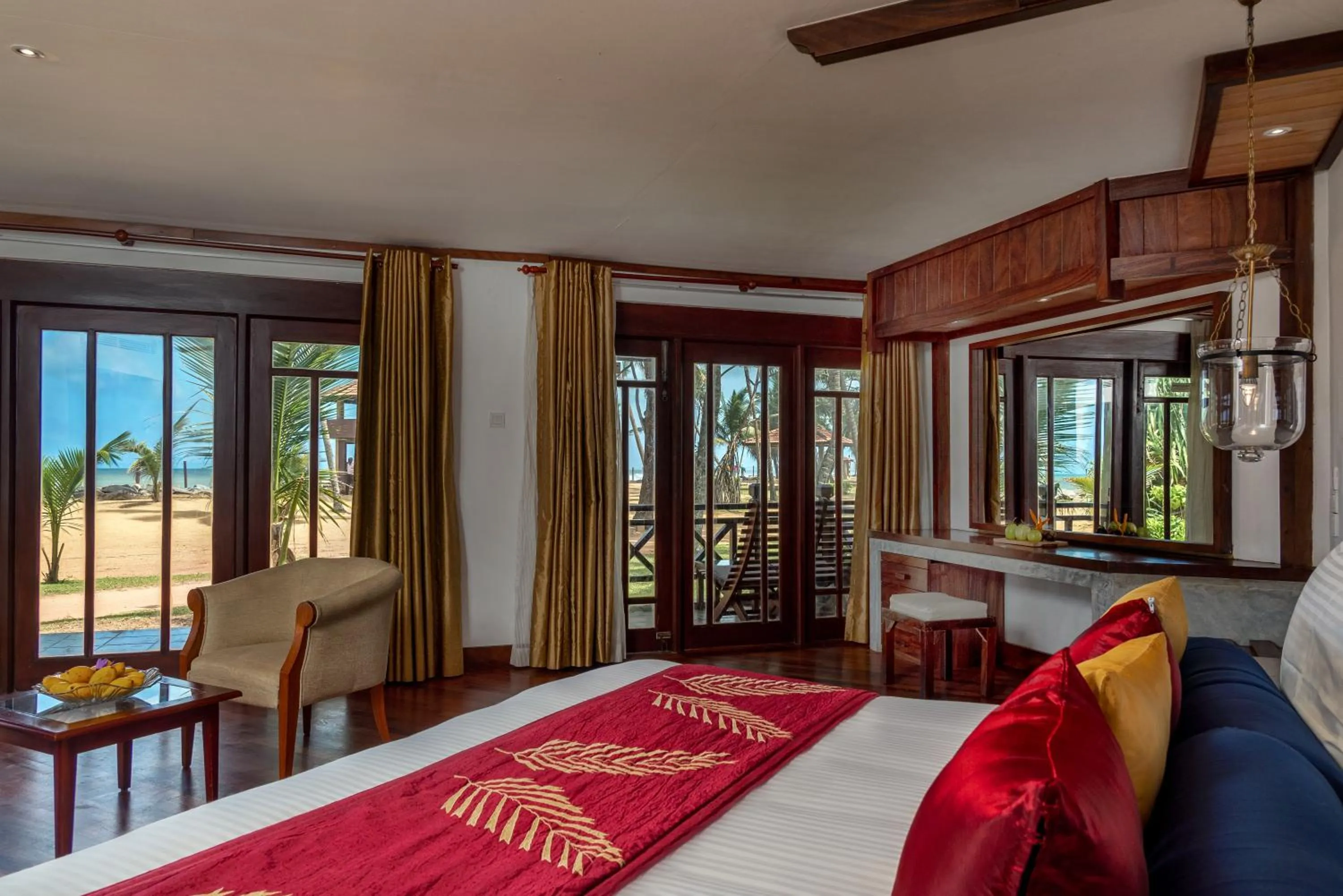 Bedroom, Bed in Royal Palms Beach Hotel