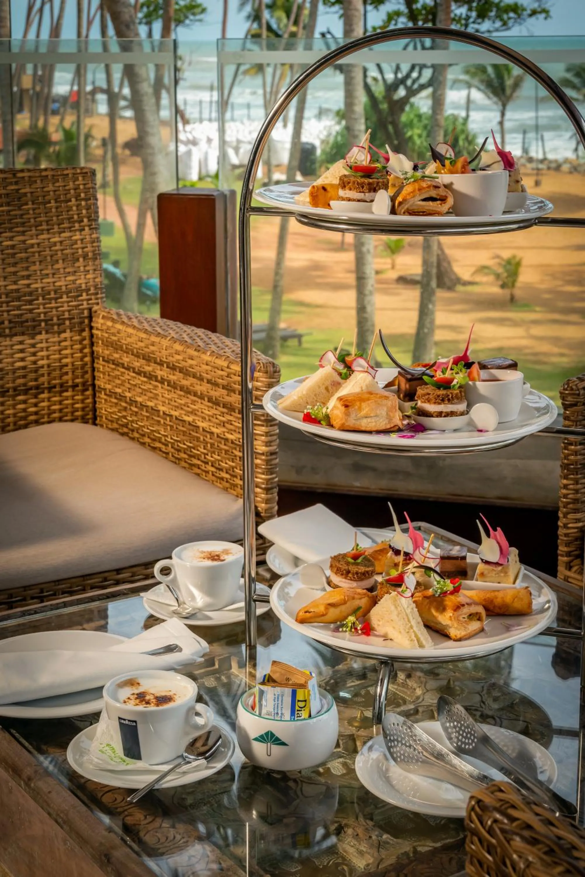 Restaurant/places to eat in Royal Palms Beach Hotel